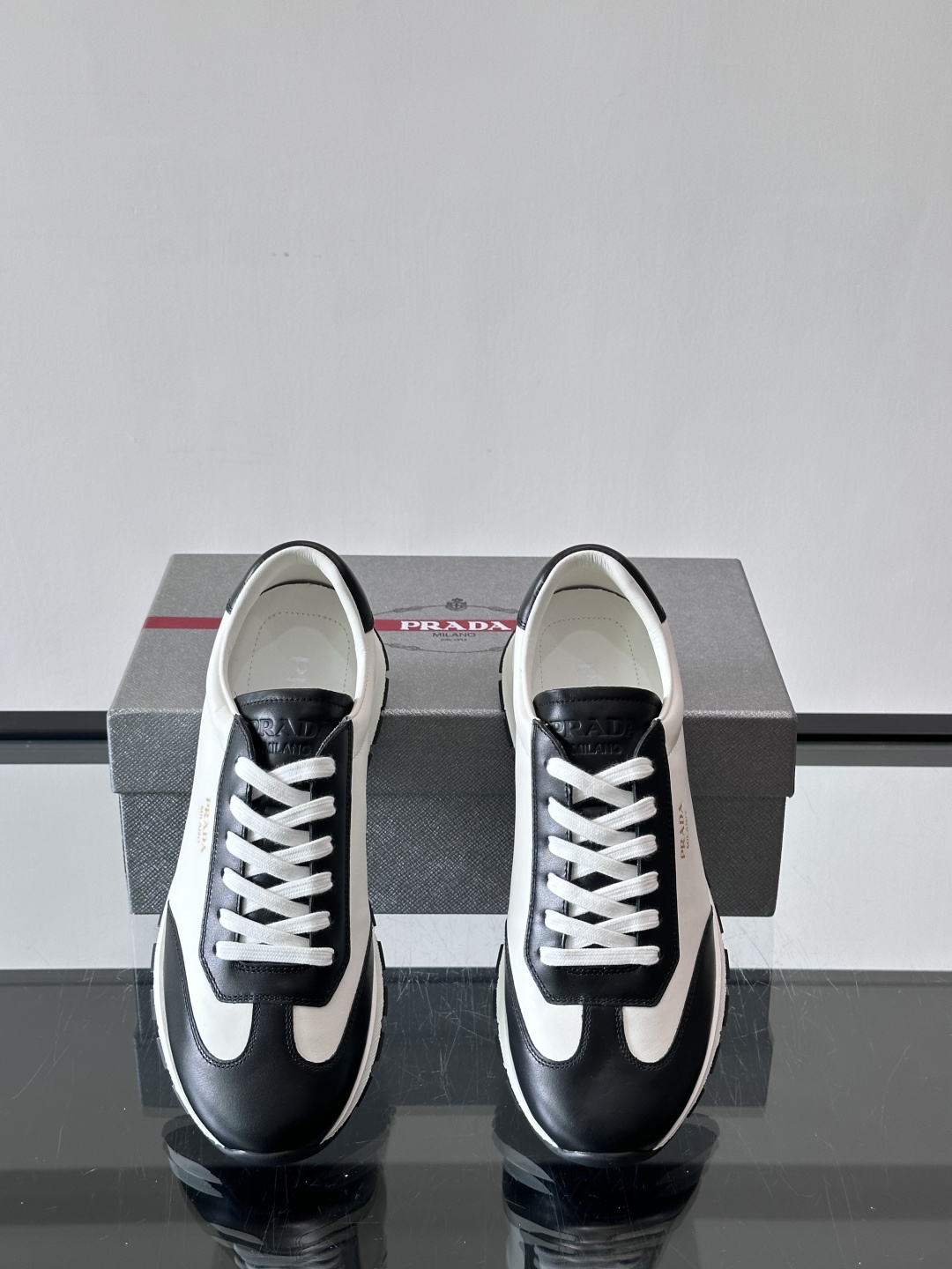 Prada 普拉达 25ss新款 阿甘鞋 德训 鞋‼️高级绒面打造，灵感来自复古，全新演绎经典，轻便、舒