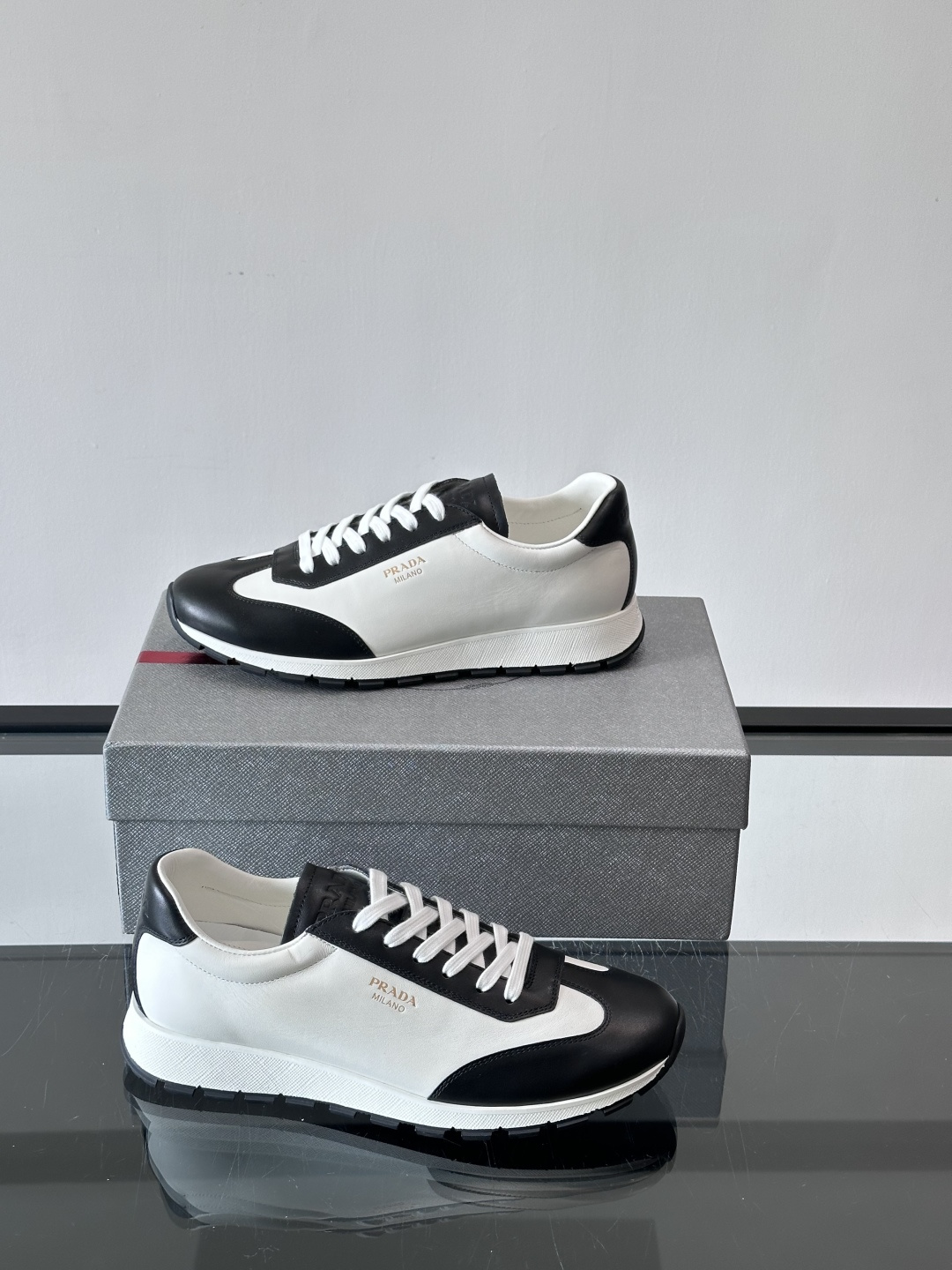 Prada 普拉达 25ss新款 阿甘鞋 德训 鞋‼️高级绒面打造，灵感来自复古，全新演绎经典，轻便、舒