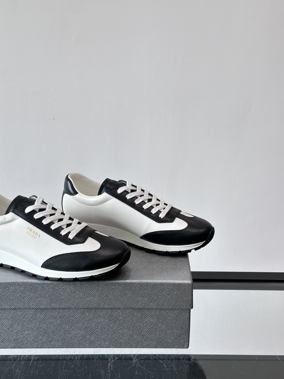 Prada 普拉达 25ss新款 阿甘鞋 德训 鞋‼️高级绒面打造，灵感来自复古，全新演绎经典，轻便、舒