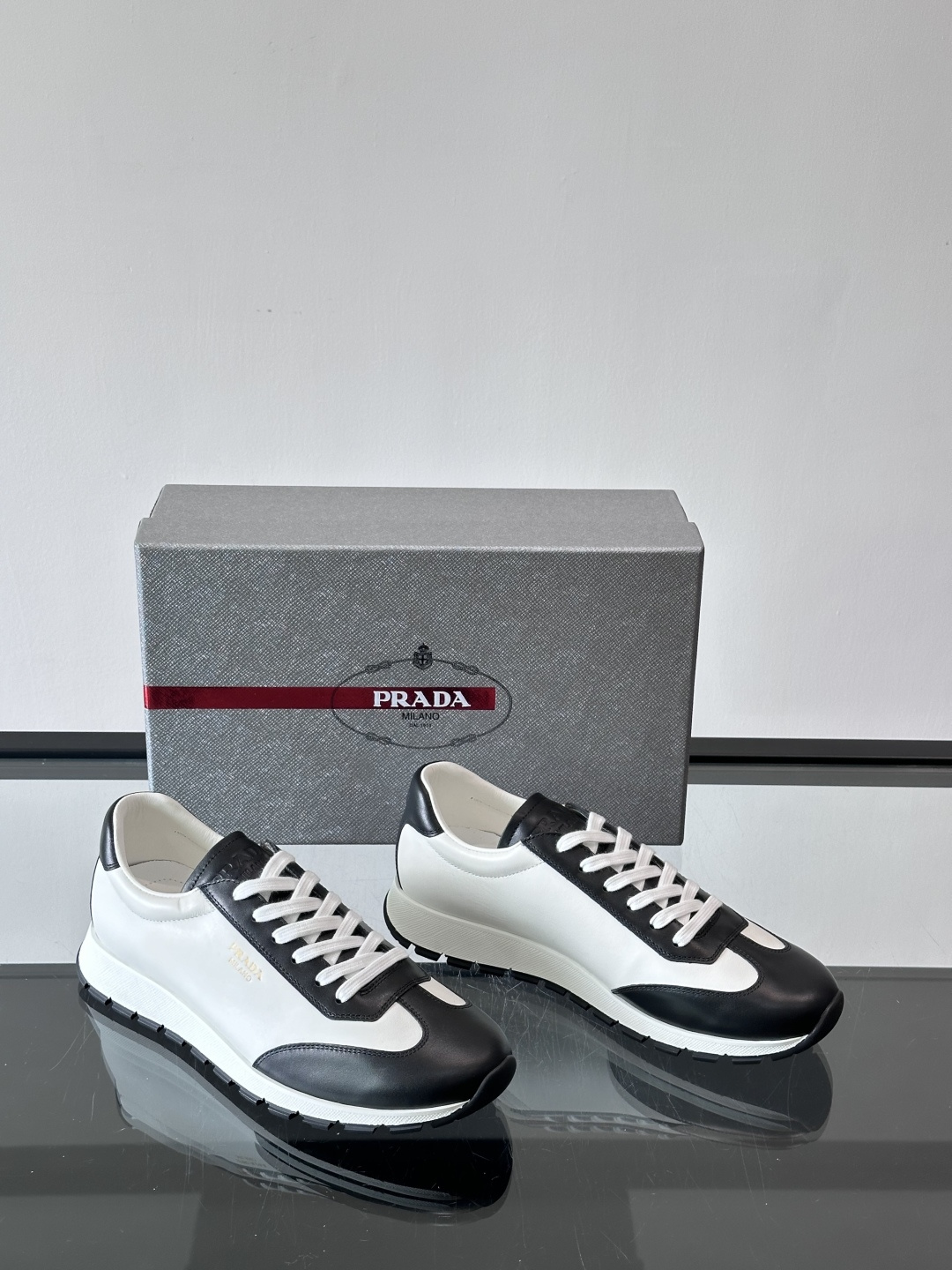 Prada 普拉达 25ss新款 阿甘鞋 德训 鞋‼️高级绒面打造，灵感来自复古，全新演绎经典，轻便、舒