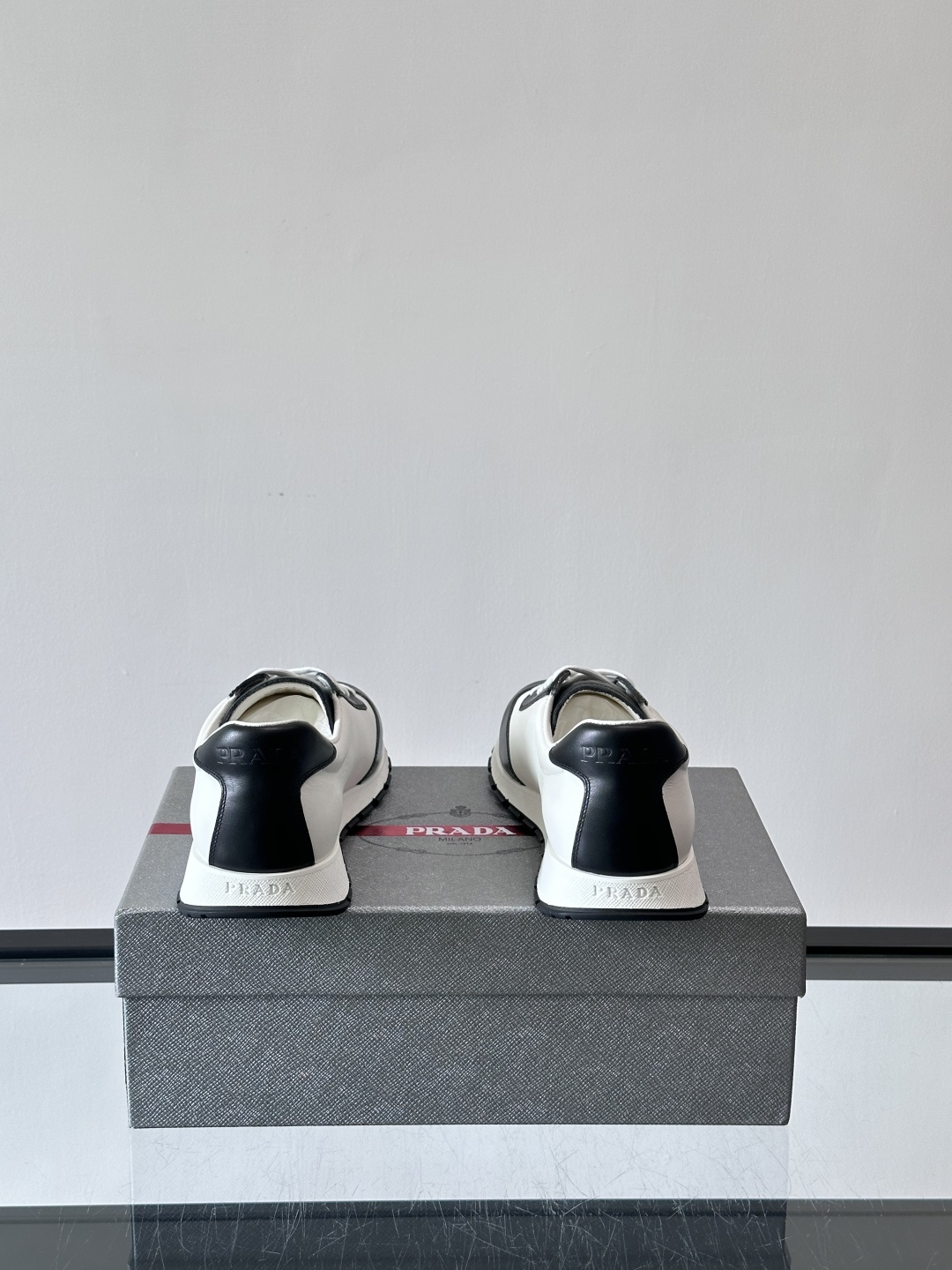 Prada 普拉达 25ss新款 阿甘鞋 德训 鞋‼️高级绒面打造，灵感来自复古，全新演绎经典，轻便、舒