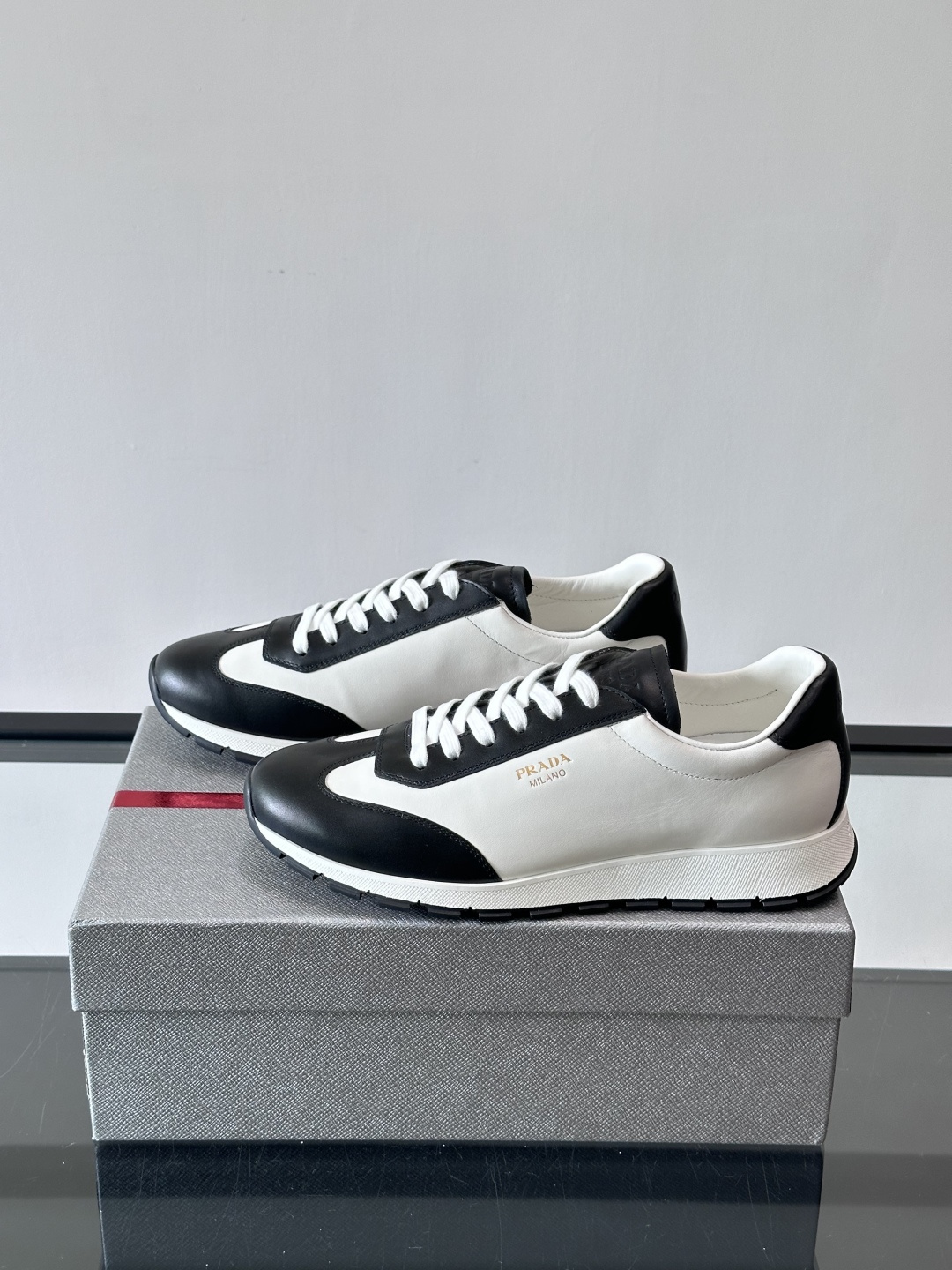 Prada 普拉达 25ss新款 阿甘鞋 德训 鞋‼️高级绒面打造，灵感来自复古，全新演绎经典，轻便、舒