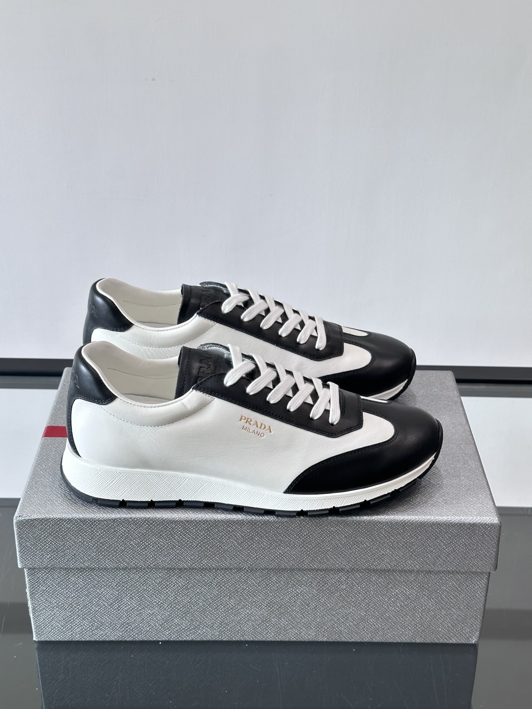 Prada 普拉达 25ss新款 阿甘鞋 德训 鞋‼️高级绒面打造，灵感来自复古，全新演绎经典，轻便、舒