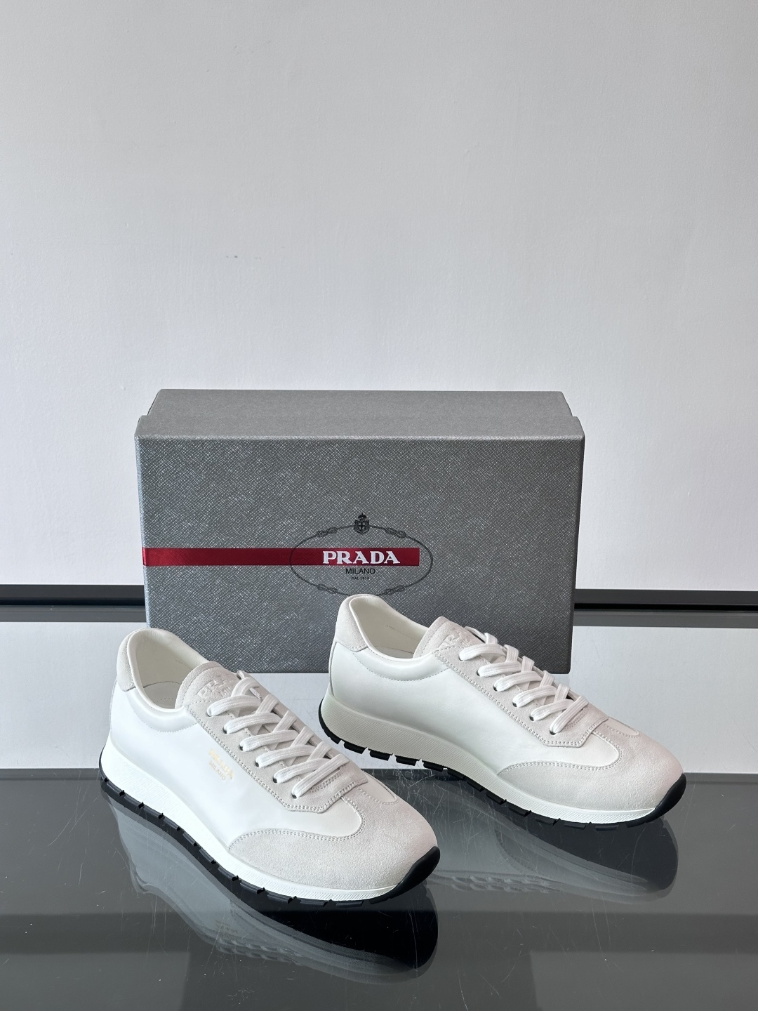 Prada 普拉达 25ss新款 阿甘鞋 德训 鞋‼️高级绒面打造，灵感来自复古，全新演绎经典，轻便、舒