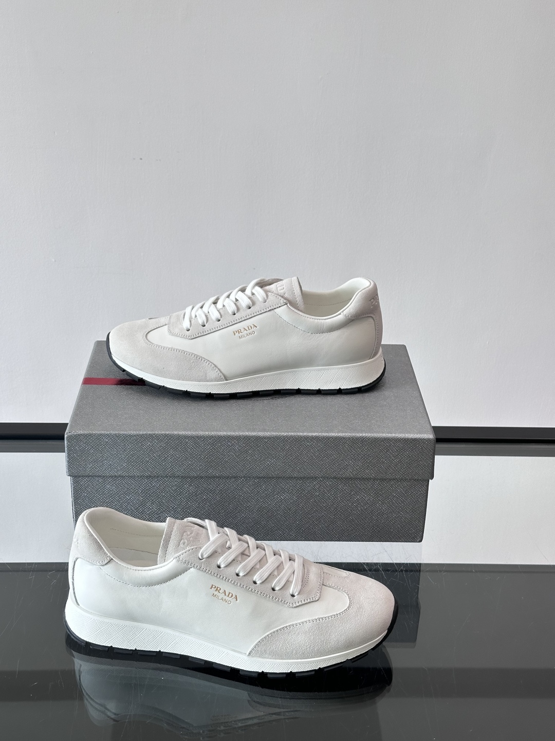 Prada 普拉达 25ss新款 阿甘鞋 德训 鞋‼️高级绒面打造，灵感来自复古，全新演绎经典，轻便、舒