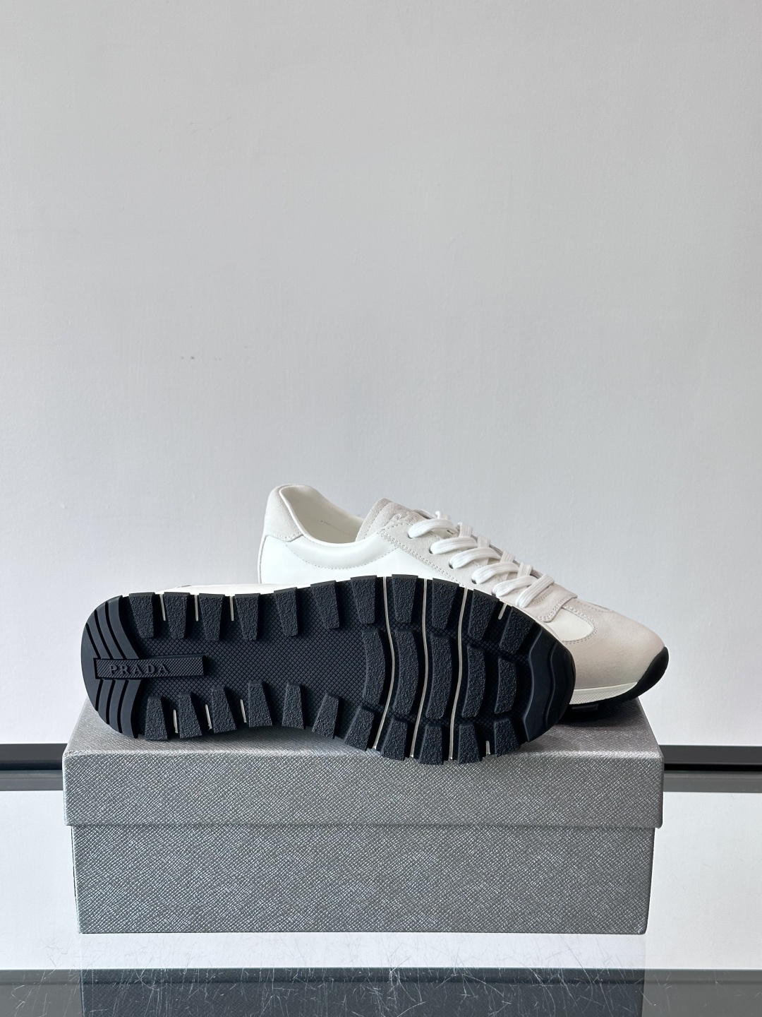 Prada 普拉达 25ss新款 阿甘鞋 德训 鞋‼️高级绒面打造，灵感来自复古，全新演绎经典，轻便、舒