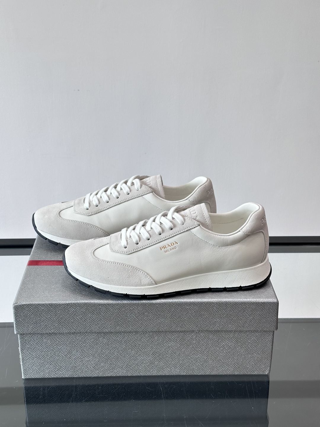 Prada 普拉达 25ss新款 阿甘鞋 德训 鞋‼️高级绒面打造，灵感来自复古，全新演绎经典，轻便、舒