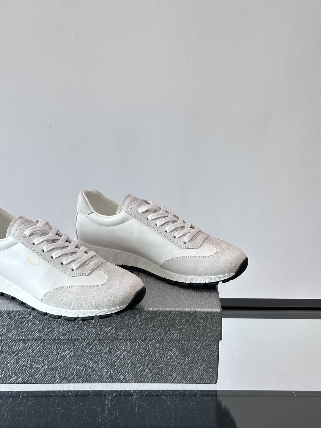 Prada 普拉达 25ss新款 阿甘鞋 德训 鞋‼️高级绒面打造，灵感来自复古，全新演绎经典，轻便、舒