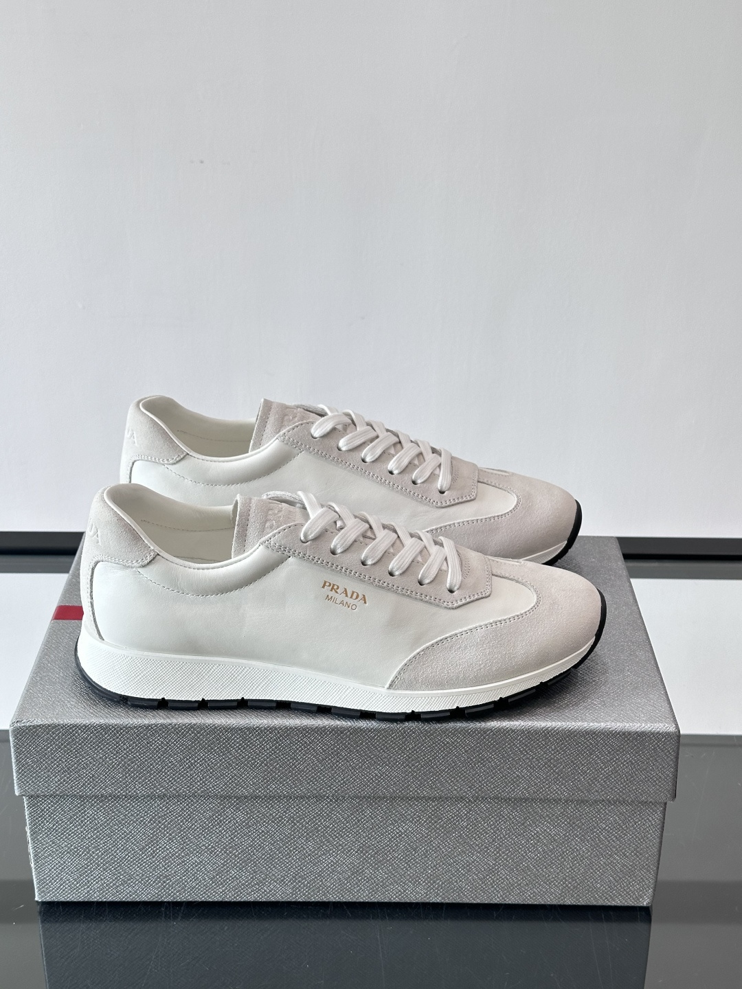 Prada 普拉达 25ss新款 阿甘鞋 德训 鞋‼️高级绒面打造，灵感来自复古，全新演绎经典，轻便、舒