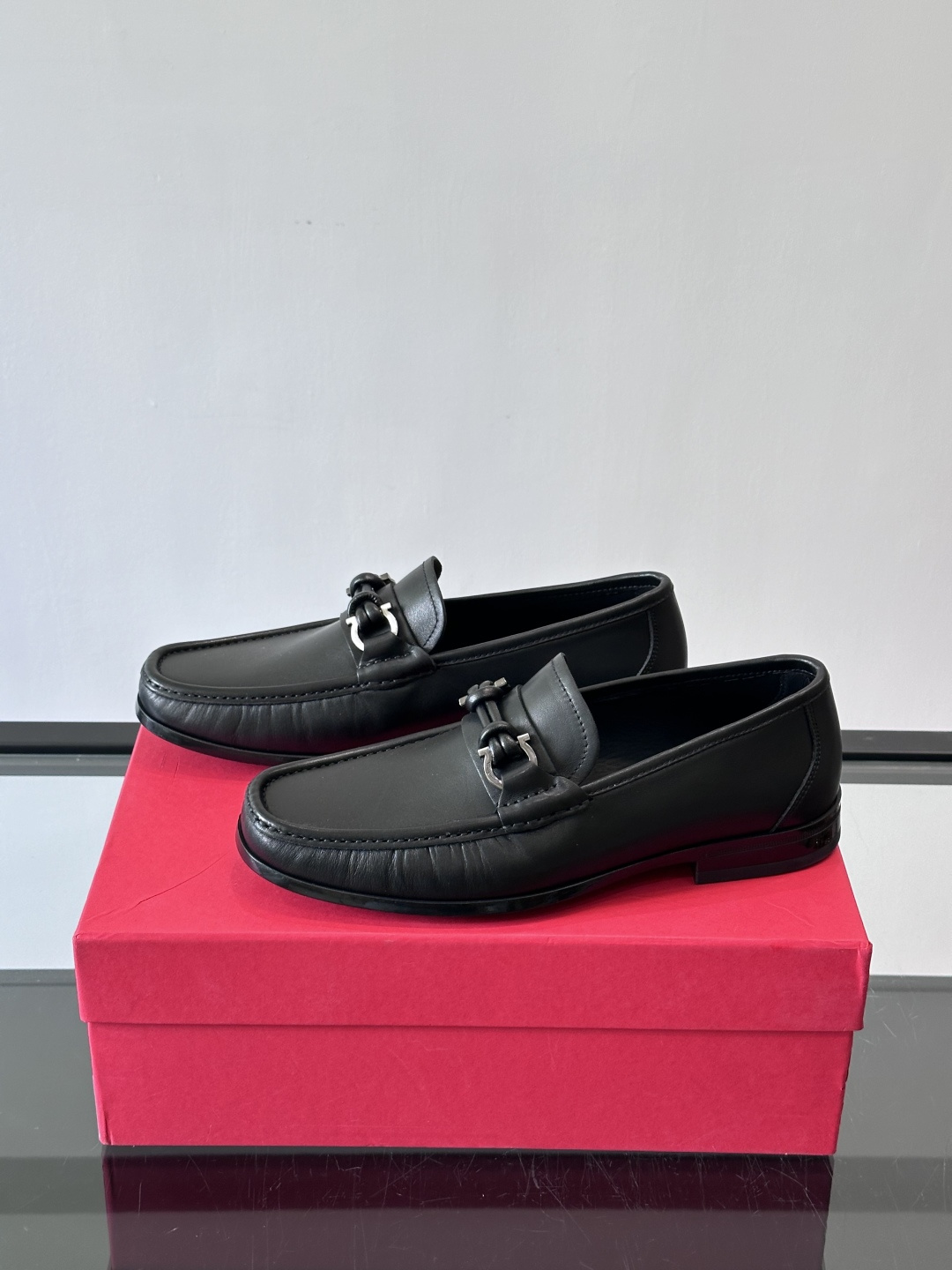 F🆕高端男士休闲皮鞋，绅士臻享 型男必备 头层牛皮鞋面 皮质质感一览无余 小牛皮透气内里，防滑大底。细节