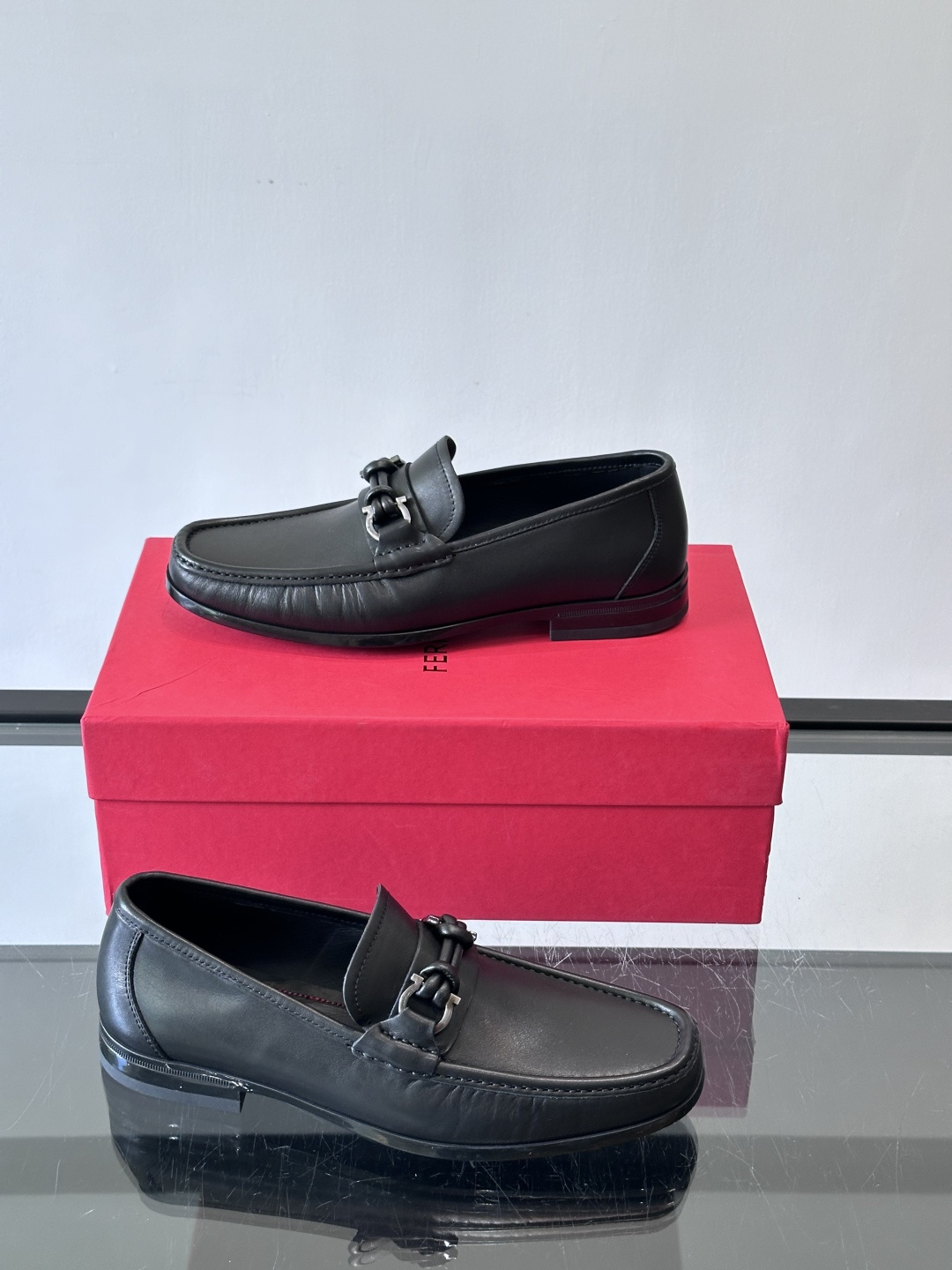 F🆕高端男士休闲皮鞋，绅士臻享 型男必备 头层牛皮鞋面 皮质质感一览无余 小牛皮透气内里，防滑大底。细节