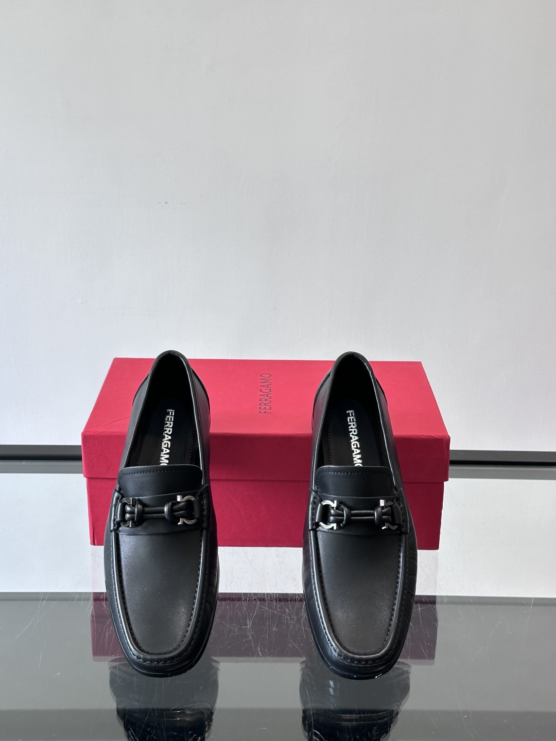 F🆕高端男士休闲皮鞋，绅士臻享 型男必备 头层牛皮鞋面 皮质质感一览无余 小牛皮透气内里，防滑大底。细节