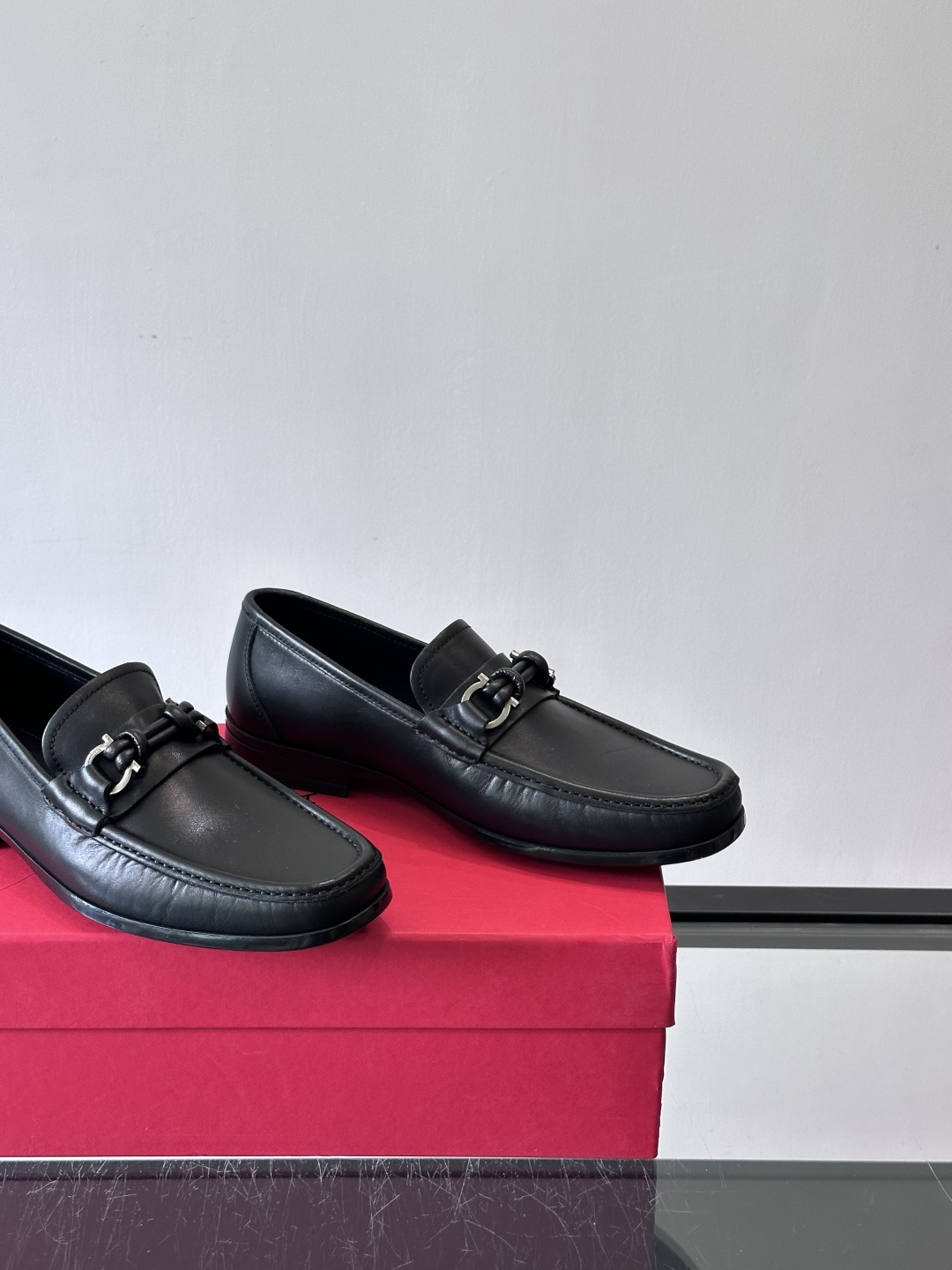 F🆕高端男士休闲皮鞋，绅士臻享 型男必备 头层牛皮鞋面 皮质质感一览无余 小牛皮透气内里，防滑大底。细节