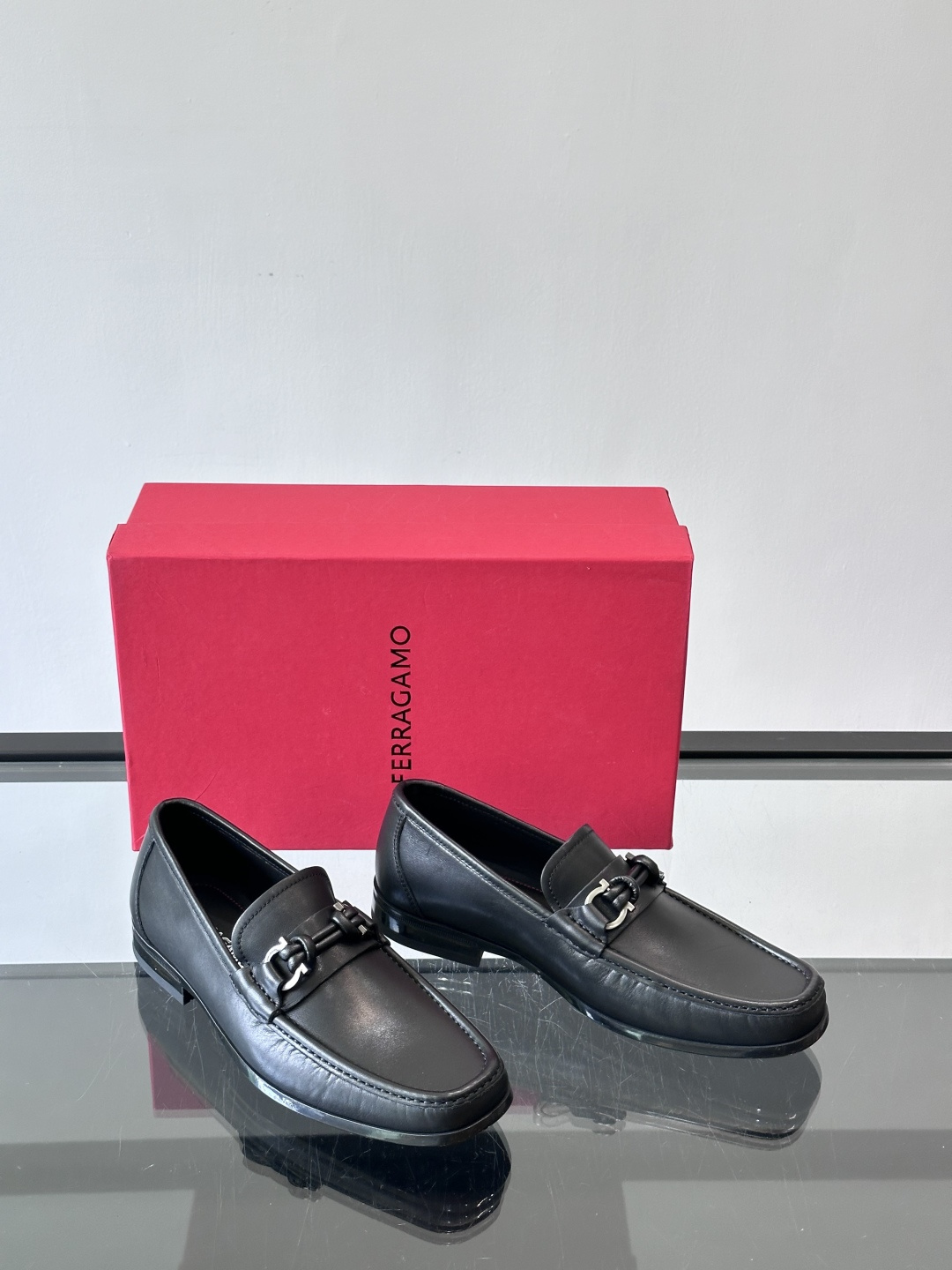 F🆕高端男士休闲皮鞋，绅士臻享 型男必备 头层牛皮鞋面 皮质质感一览无余 小牛皮透气内里，防滑大底。细节