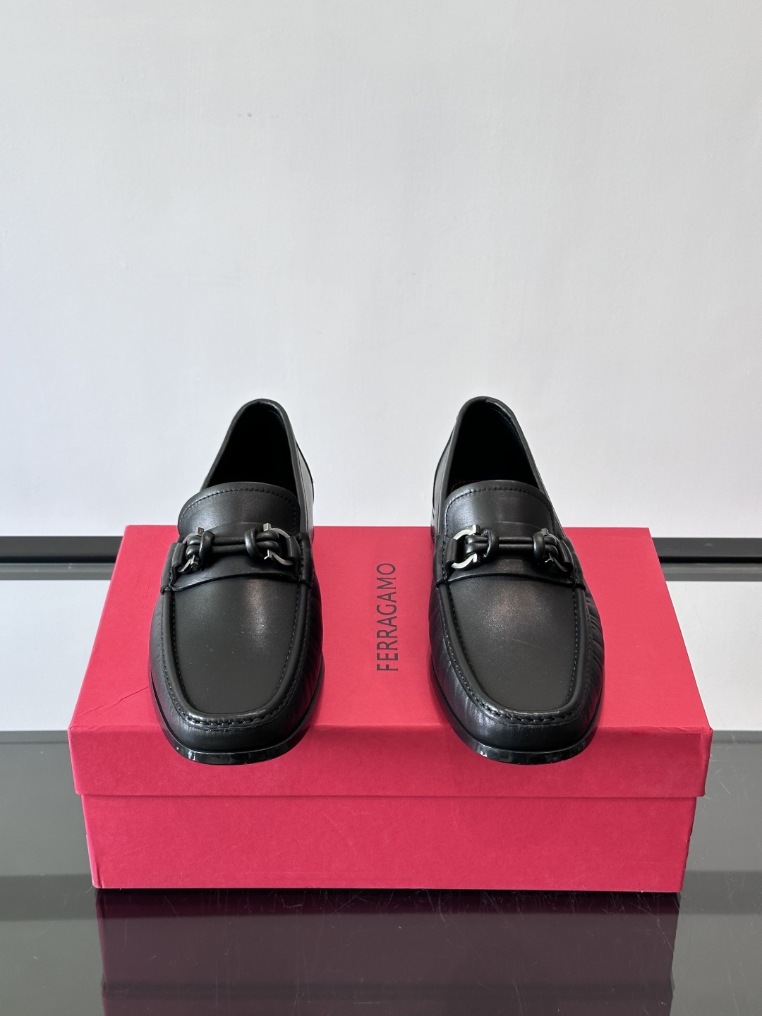 F🆕高端男士休闲皮鞋，绅士臻享 型男必备 头层牛皮鞋面 皮质质感一览无余 小牛皮透气内里，防滑大底。细节