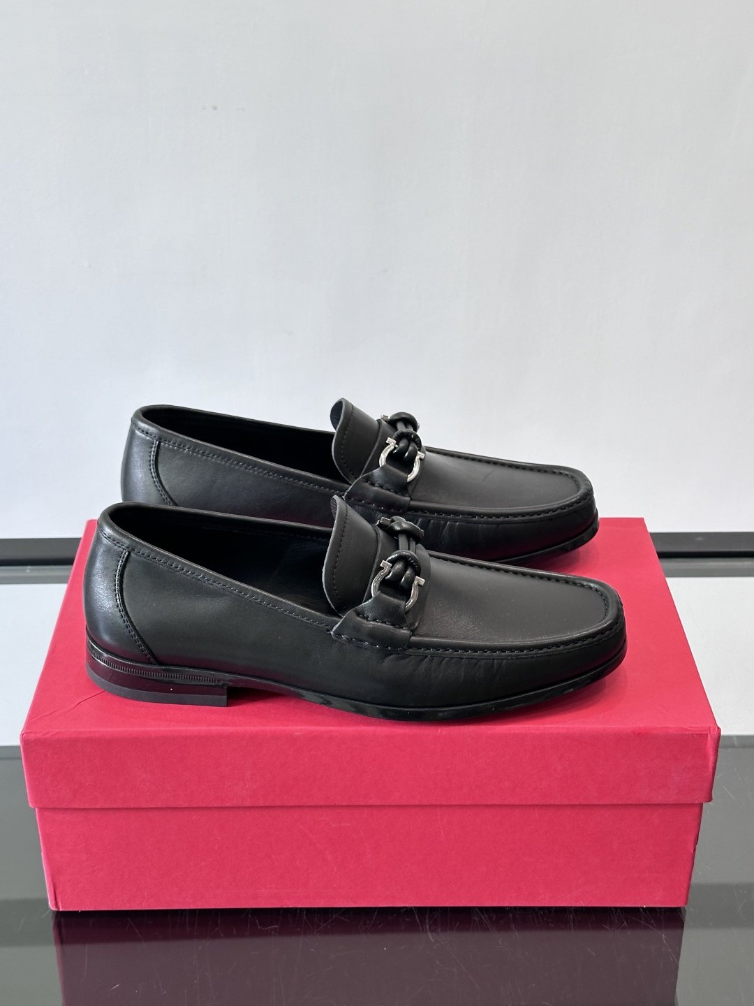 F🆕高端男士休闲皮鞋，绅士臻享 型男必备 头层牛皮鞋面 皮质质感一览无余 小牛皮透气内里，防滑大底。细节