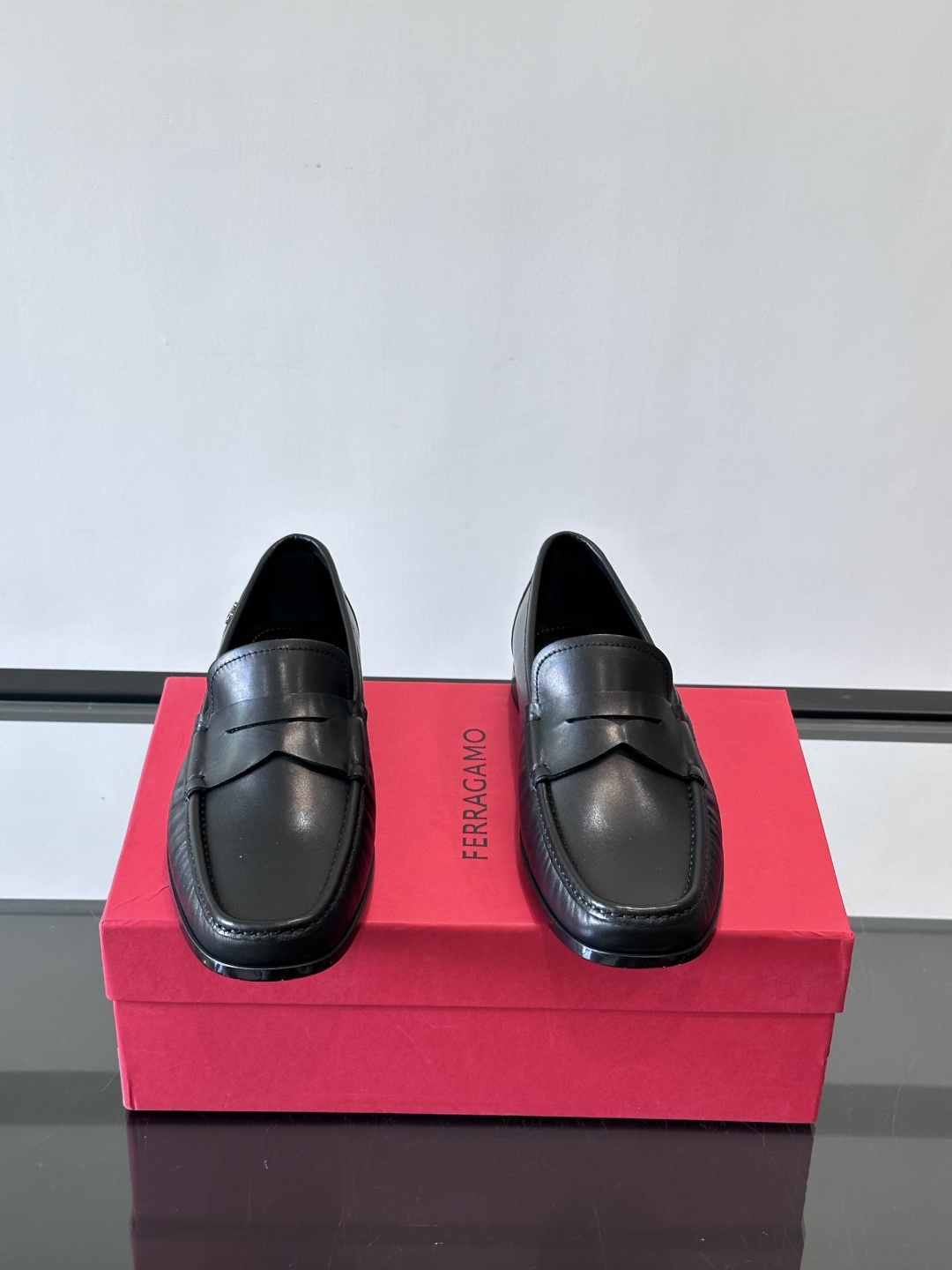 F🆕高端男士休闲皮鞋，绅士臻享 型男必备 头层牛皮鞋面 皮质质感一览无余 小牛皮透气内里，防滑大底。细节