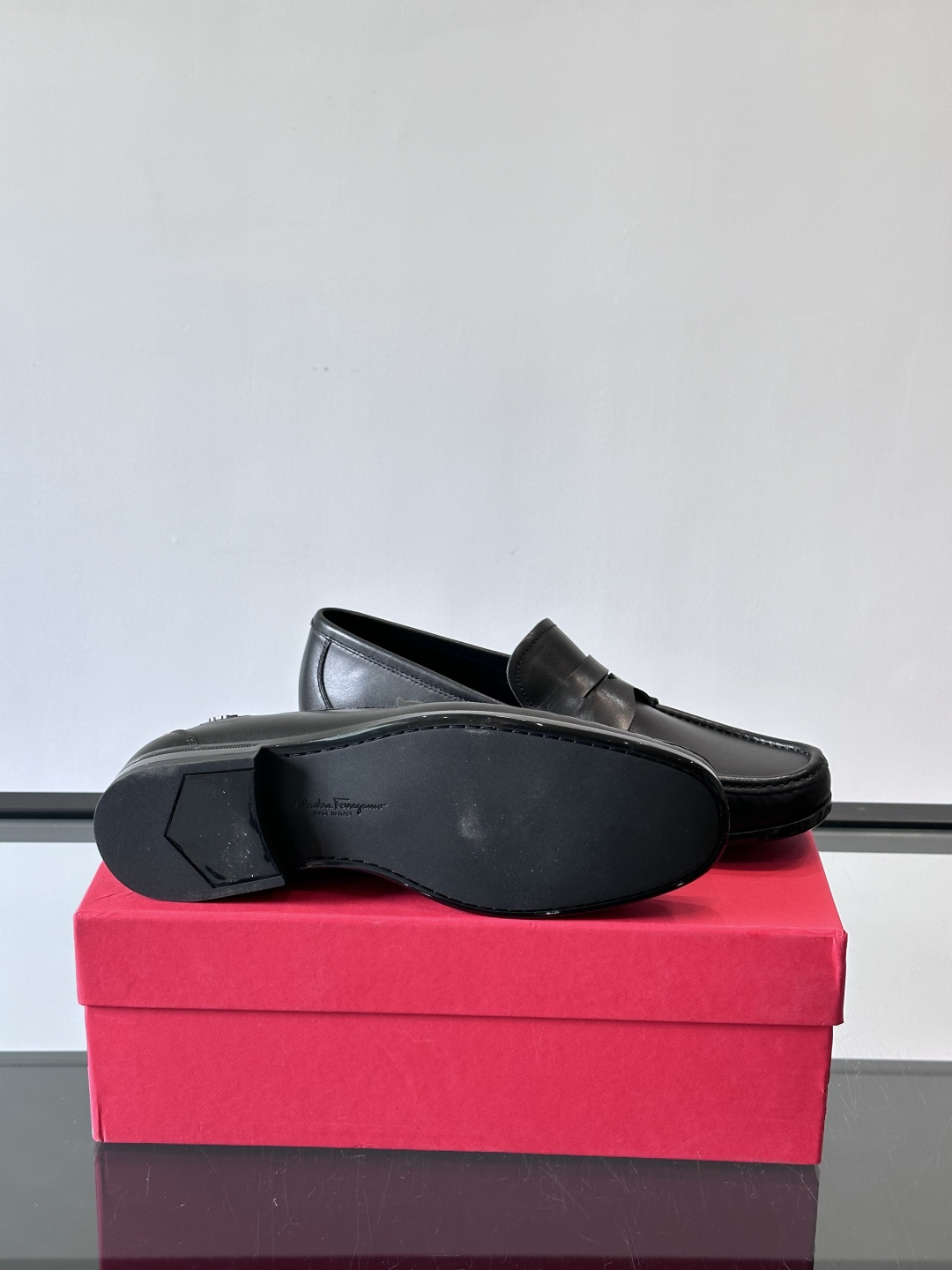 F🆕高端男士休闲皮鞋，绅士臻享 型男必备 头层牛皮鞋面 皮质质感一览无余 小牛皮透气内里，防滑大底。细节