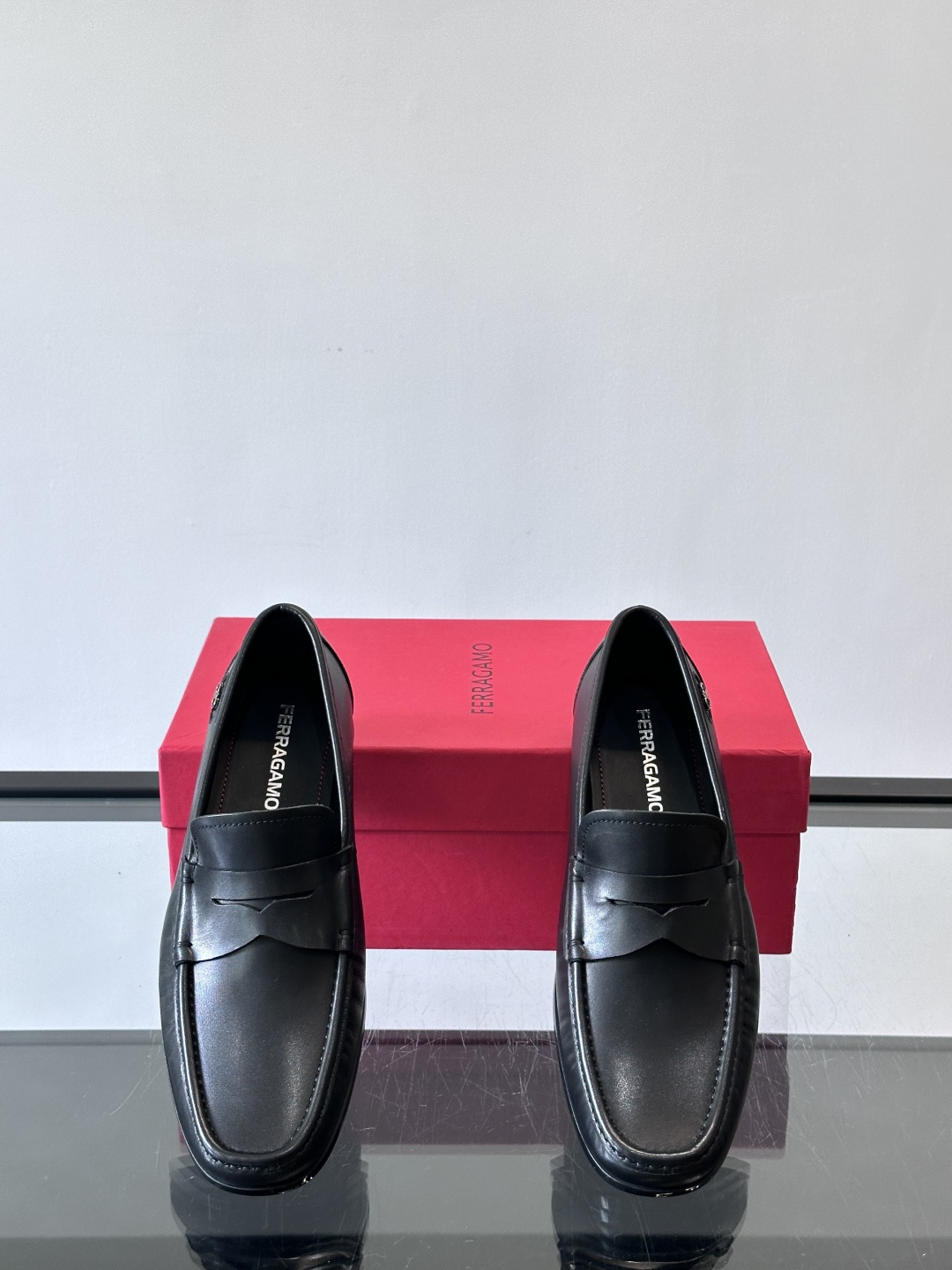 F🆕高端男士休闲皮鞋，绅士臻享 型男必备 头层牛皮鞋面 皮质质感一览无余 小牛皮透气内里，防滑大底。细节