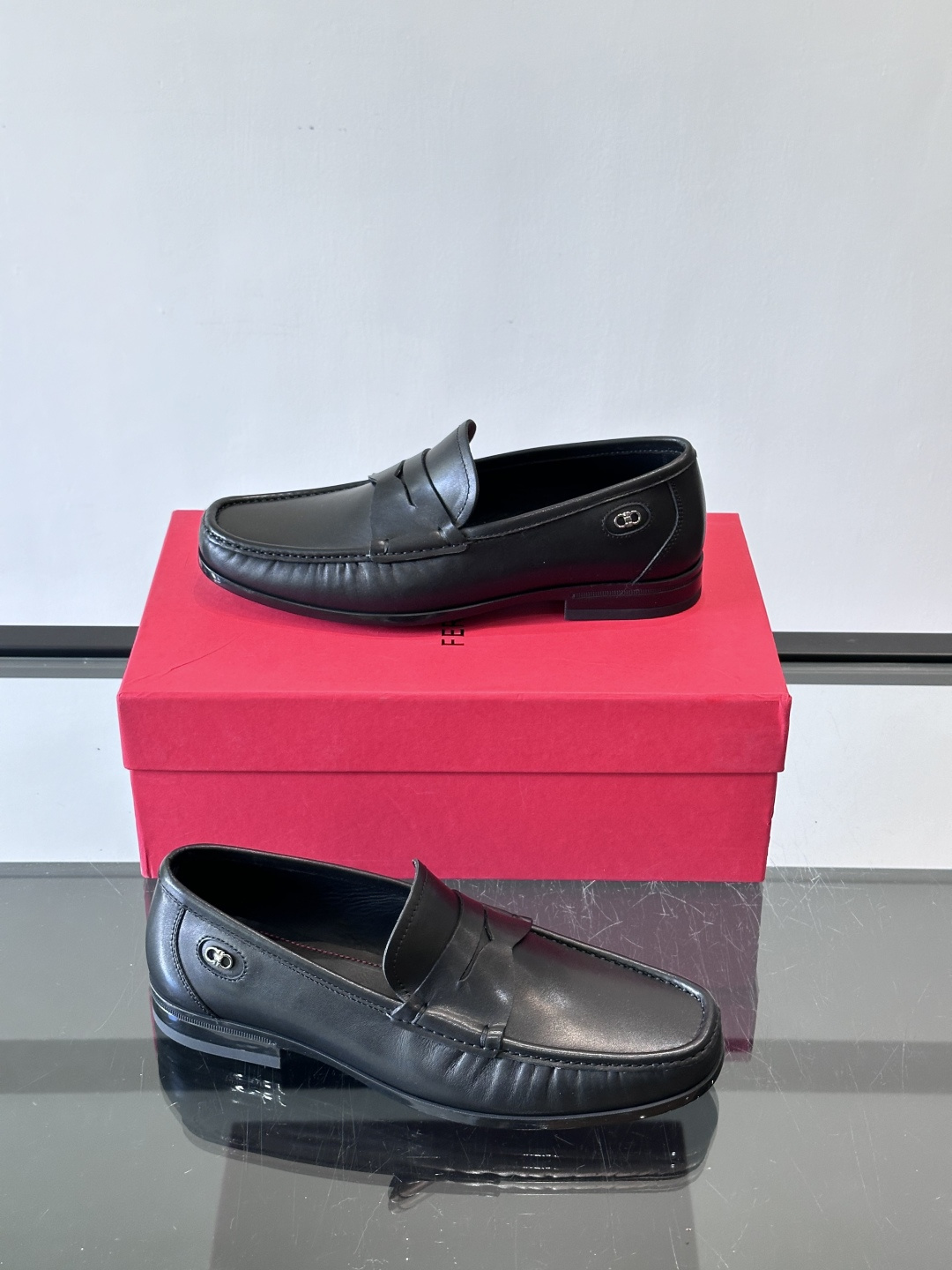 F🆕高端男士休闲皮鞋，绅士臻享 型男必备 头层牛皮鞋面 皮质质感一览无余 小牛皮透气内里，防滑大底。细节