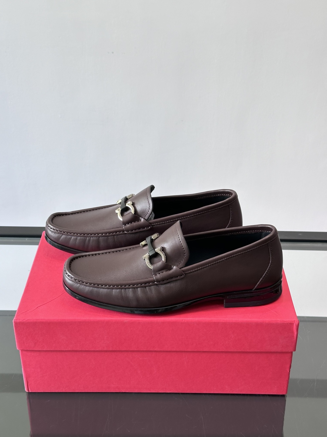 F🆕高端男士休闲皮鞋，绅士臻享 型男必备 头层牛皮鞋面 皮质质感一览无余 小牛皮透气内里，防滑大底。细节