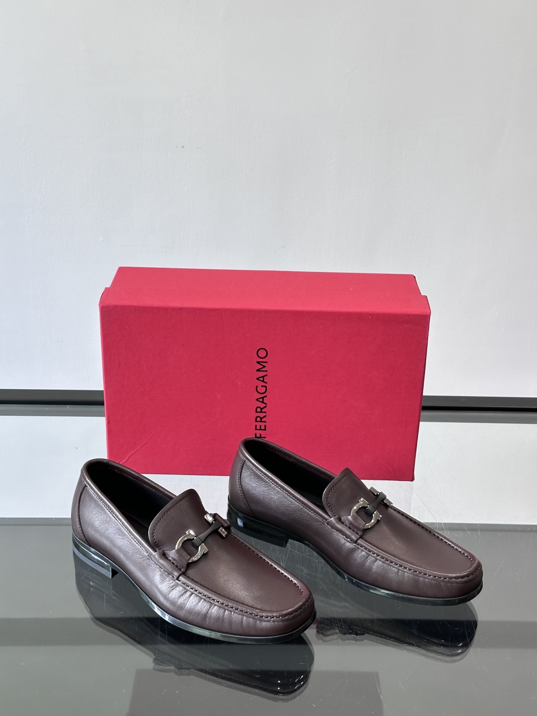 F🆕高端男士休闲皮鞋，绅士臻享 型男必备 头层牛皮鞋面 皮质质感一览无余 小牛皮透气内里，防滑大底。细节