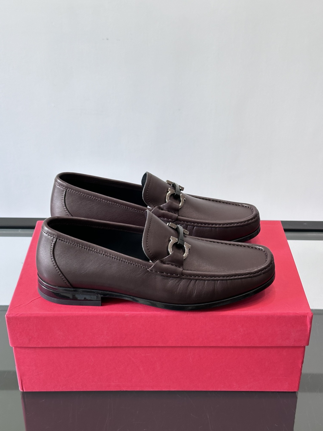 F🆕高端男士休闲皮鞋，绅士臻享 型男必备 头层牛皮鞋面 皮质质感一览无余 小牛皮透气内里，防滑大底。细节