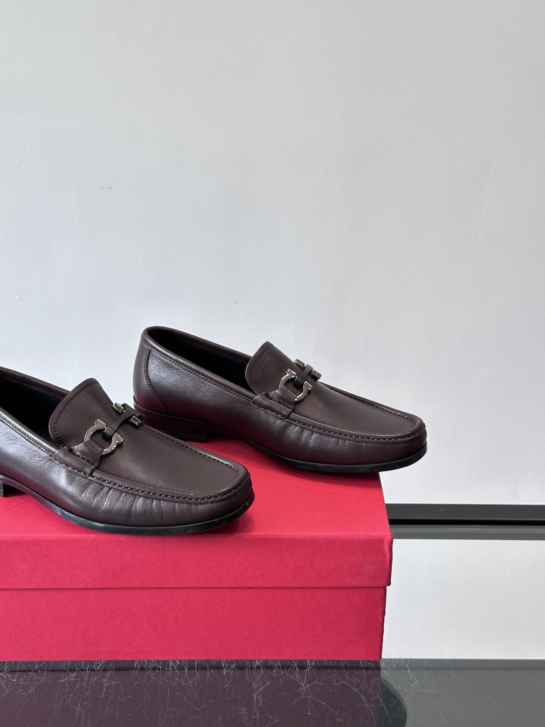 F🆕高端男士休闲皮鞋，绅士臻享 型男必备 头层牛皮鞋面 皮质质感一览无余 小牛皮透气内里，防滑大底。细节