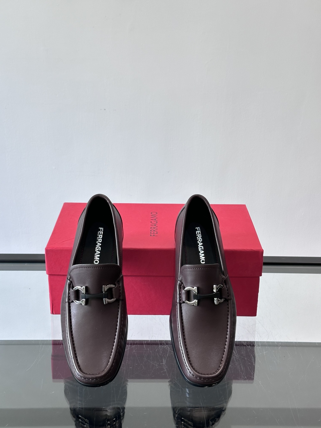 F🆕高端男士休闲皮鞋，绅士臻享 型男必备 头层牛皮鞋面 皮质质感一览无余 小牛皮透气内里，防滑大底。细节