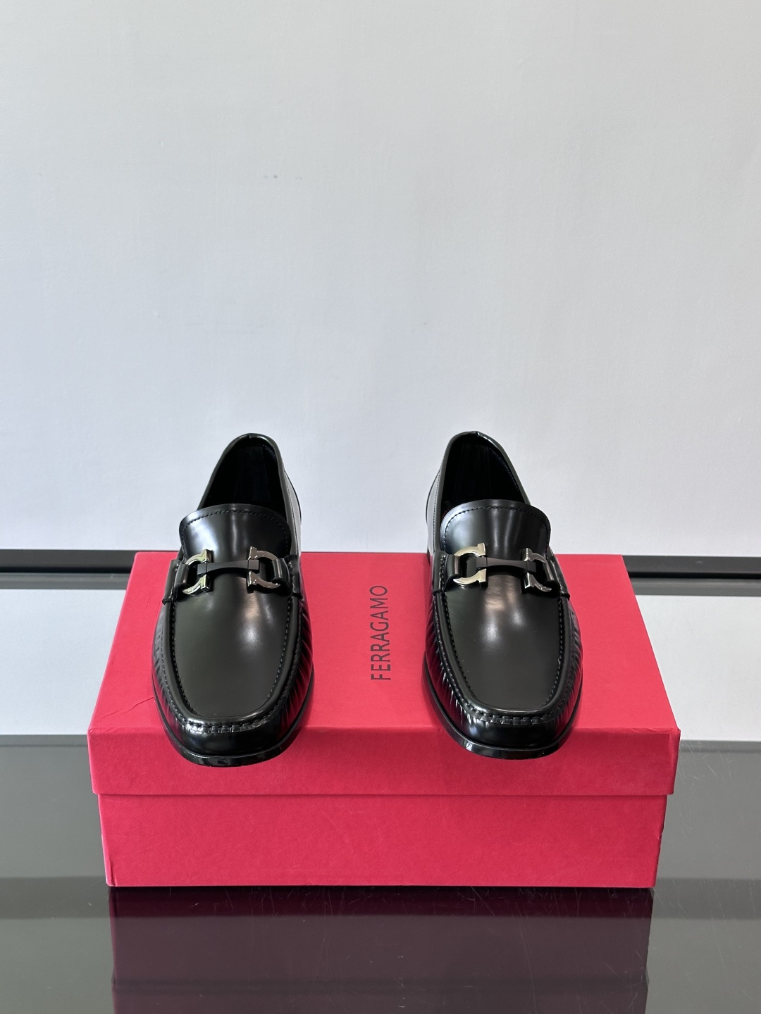 F🆕高端男士休闲皮鞋，绅士臻享 型男必备 头层牛皮鞋面 皮质质感一览无余 小牛皮透气内里，防滑大底。细节