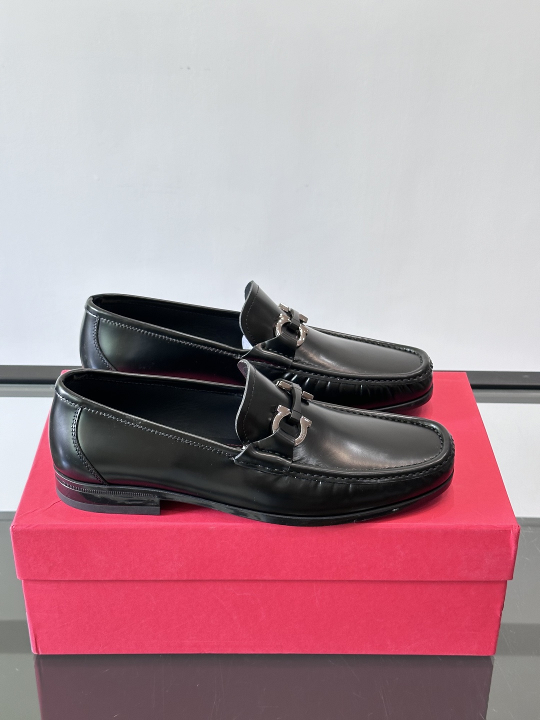 F🆕高端男士休闲皮鞋，绅士臻享 型男必备 头层牛皮鞋面 皮质质感一览无余 小牛皮透气内里，防滑大底。细节