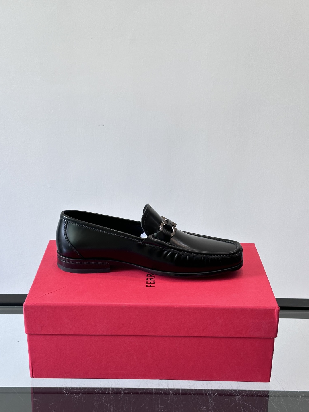 F🆕高端男士休闲皮鞋，绅士臻享 型男必备 头层牛皮鞋面 皮质质感一览无余 小牛皮透气内里，防滑大底。细节