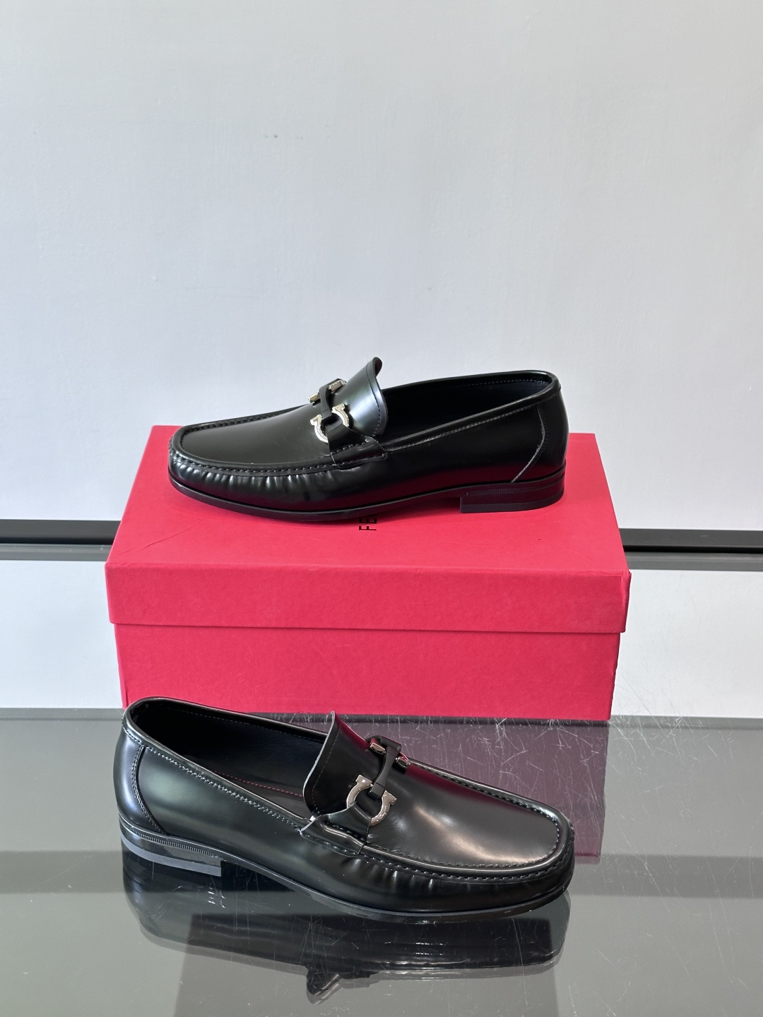 F🆕高端男士休闲皮鞋，绅士臻享 型男必备 头层牛皮鞋面 皮质质感一览无余 小牛皮透气内里，防滑大底。细节