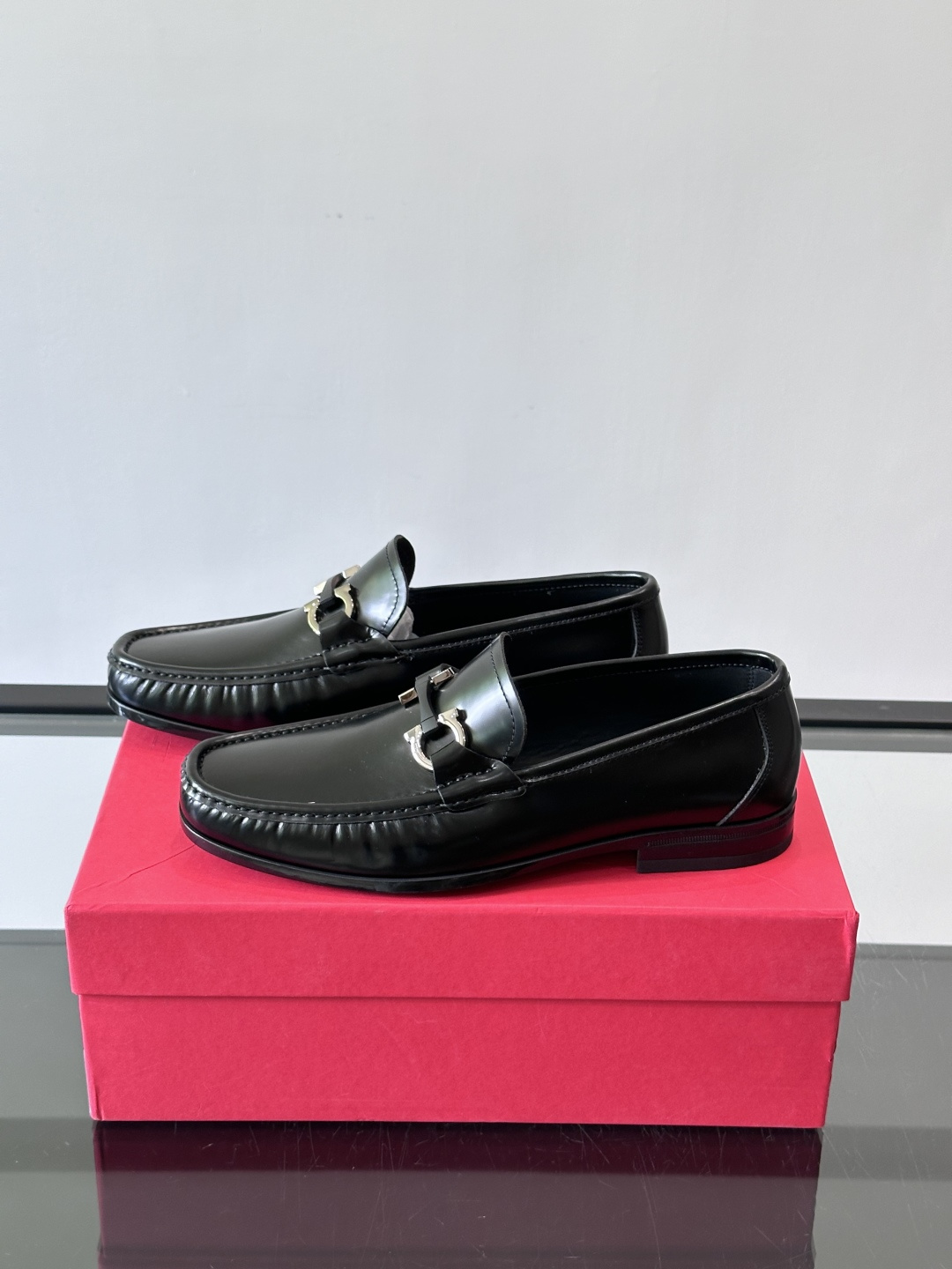 F🆕高端男士休闲皮鞋，绅士臻享 型男必备 头层牛皮鞋面 皮质质感一览无余 小牛皮透气内里，防滑大底。细节