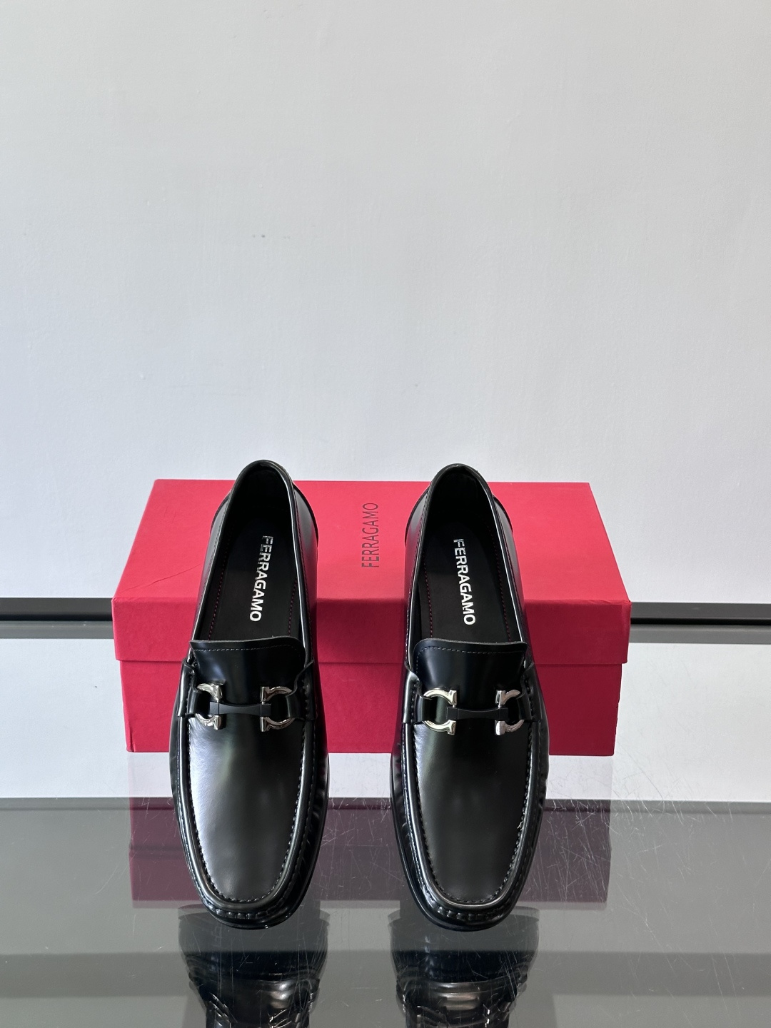 F🆕高端男士休闲皮鞋，绅士臻享 型男必备 头层牛皮鞋面 皮质质感一览无余 小牛皮透气内里，防滑大底。细节