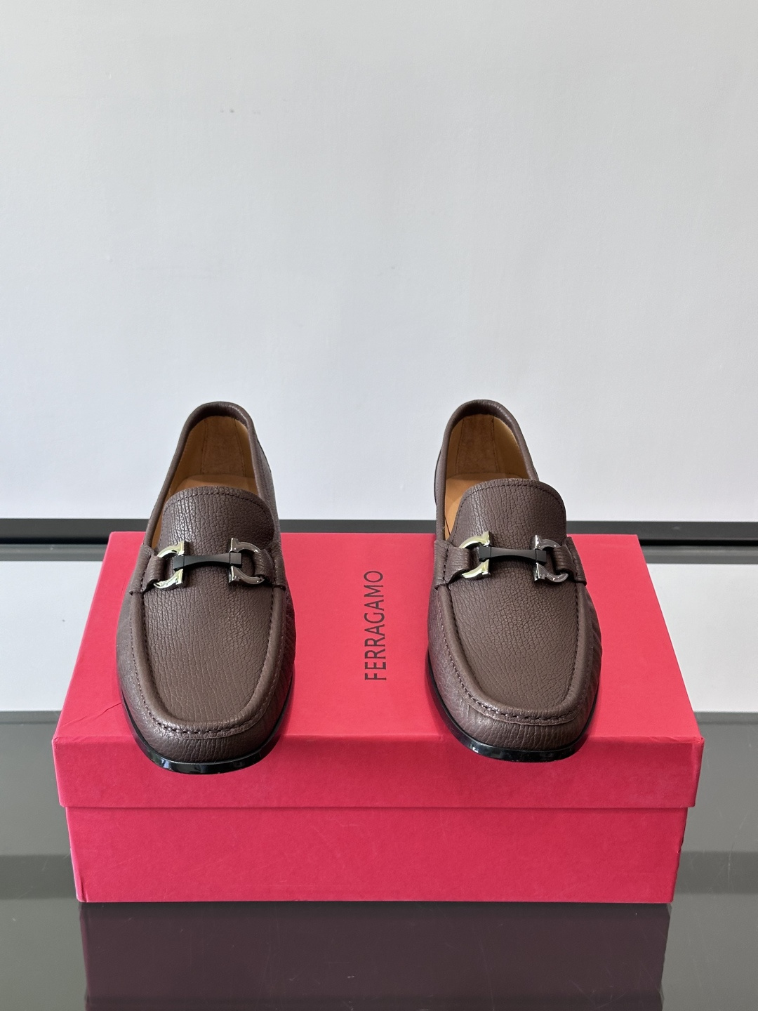 F🆕高端男士休闲皮鞋，绅士臻享 型男必备 头层牛皮鞋面 皮质质感一览无余 小牛皮透气内里，防滑大底。细节