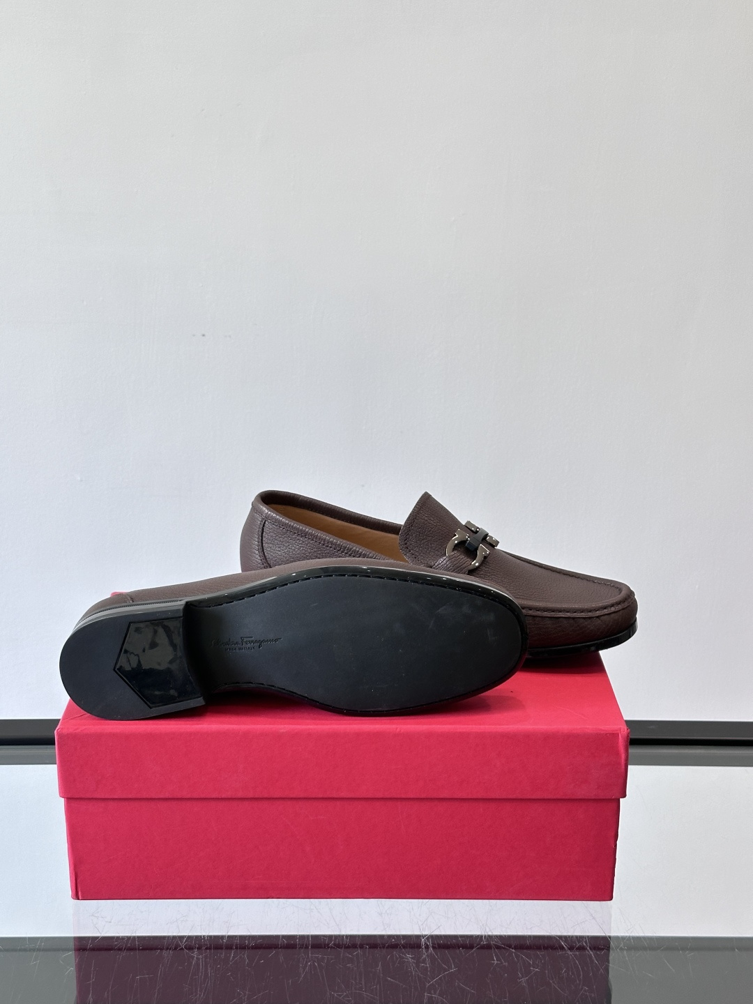 F🆕高端男士休闲皮鞋，绅士臻享 型男必备 头层牛皮鞋面 皮质质感一览无余 小牛皮透气内里，防滑大底。细节