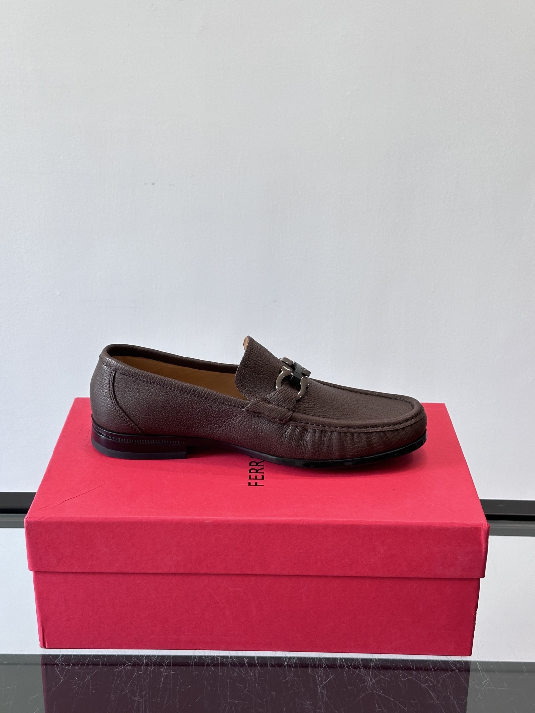 F🆕高端男士休闲皮鞋，绅士臻享 型男必备 头层牛皮鞋面 皮质质感一览无余 小牛皮透气内里，防滑大底。细节