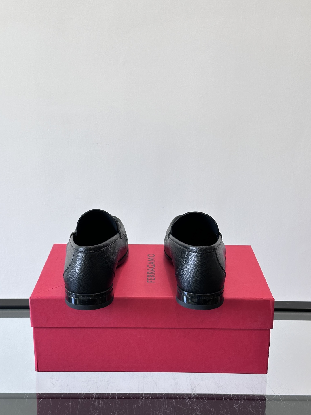 F🆕高端男士休闲皮鞋，绅士臻享 型男必备 头层牛皮鞋面 皮质质感一览无余 小牛皮透气内里，防滑大底。细节