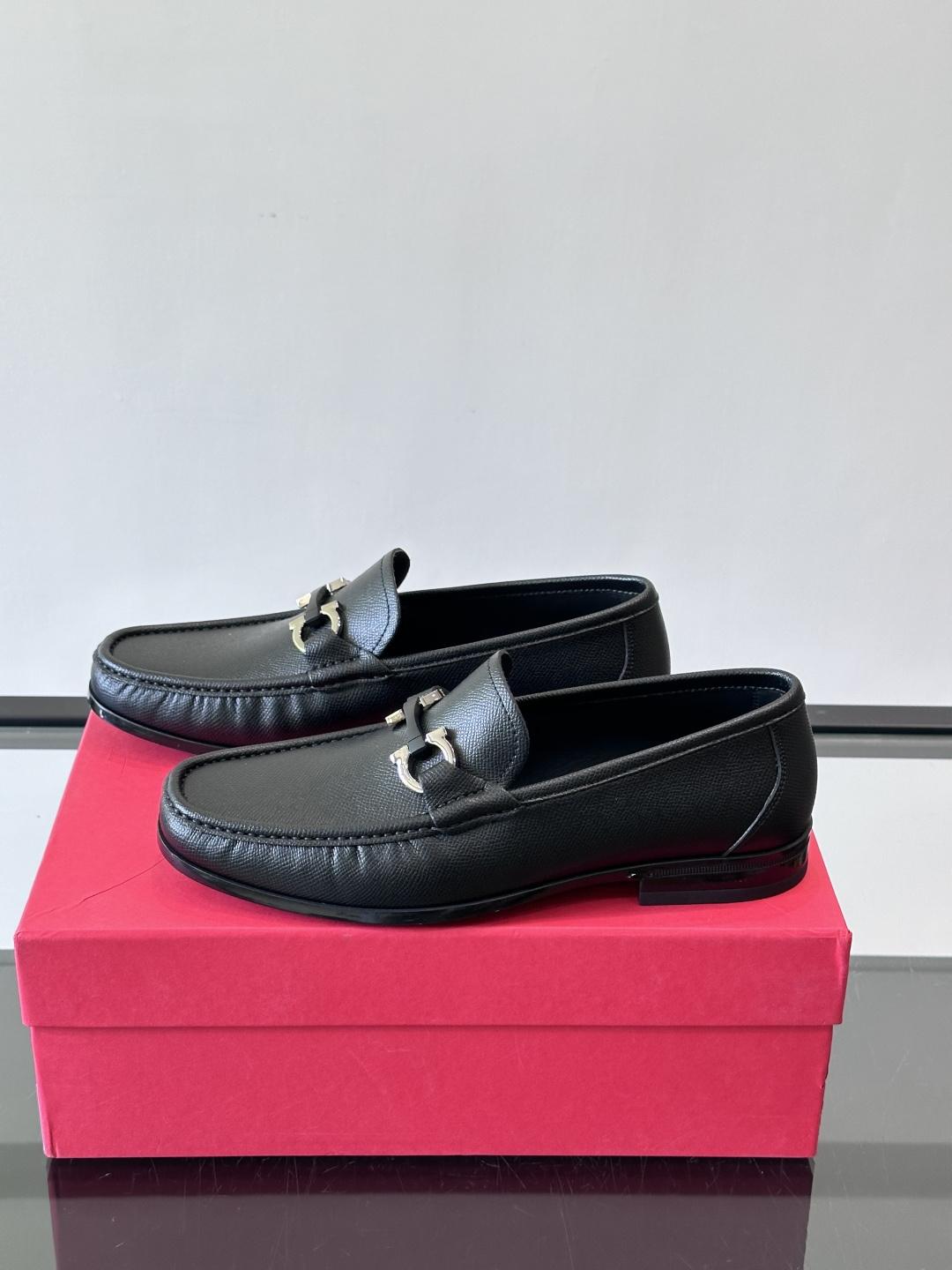 F🆕高端男士休闲皮鞋，绅士臻享 型男必备 头层牛皮鞋面 皮质质感一览无余 小牛皮透气内里，防滑大底。细节