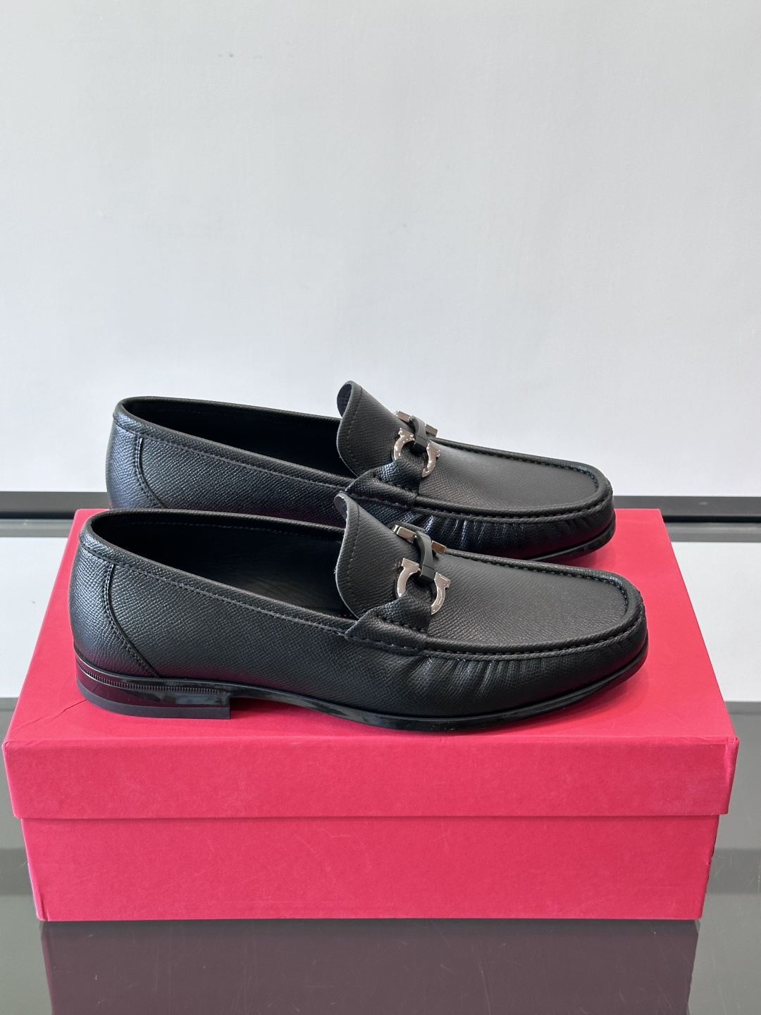 F🆕高端男士休闲皮鞋，绅士臻享 型男必备 头层牛皮鞋面 皮质质感一览无余 小牛皮透气内里，防滑大底。细节