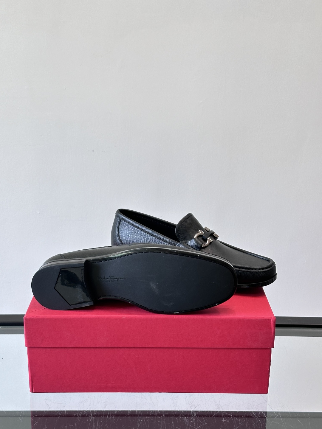 F🆕高端男士休闲皮鞋，绅士臻享 型男必备 头层牛皮鞋面 皮质质感一览无余 小牛皮透气内里，防滑大底。细节