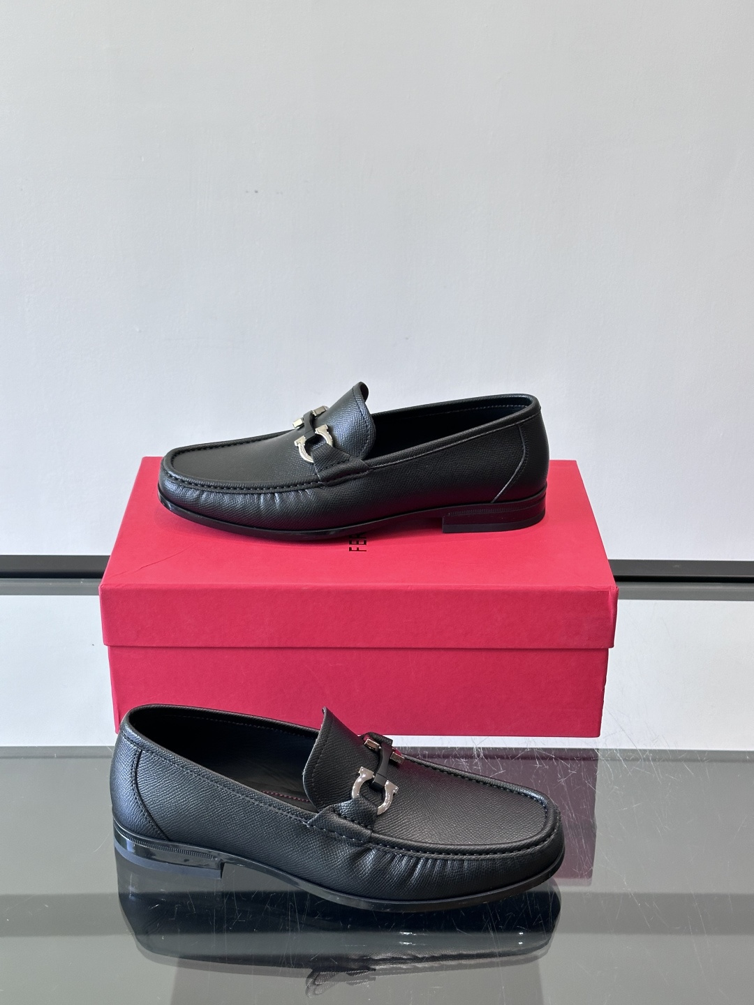 F🆕高端男士休闲皮鞋，绅士臻享 型男必备 头层牛皮鞋面 皮质质感一览无余 小牛皮透气内里，防滑大底。细节