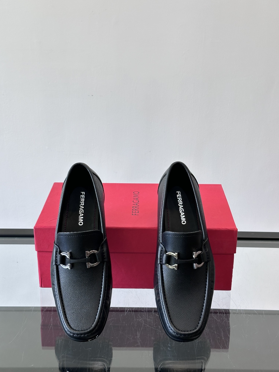 F🆕高端男士休闲皮鞋，绅士臻享 型男必备 头层牛皮鞋面 皮质质感一览无余 小牛皮透气内里，防滑大底。细节