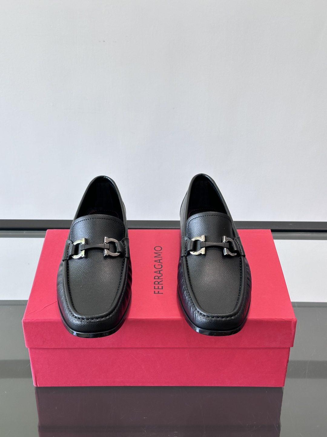 F🆕高端男士休闲皮鞋，绅士臻享 型男必备 头层牛皮鞋面 皮质质感一览无余 小牛皮透气内里，防滑大底。细节