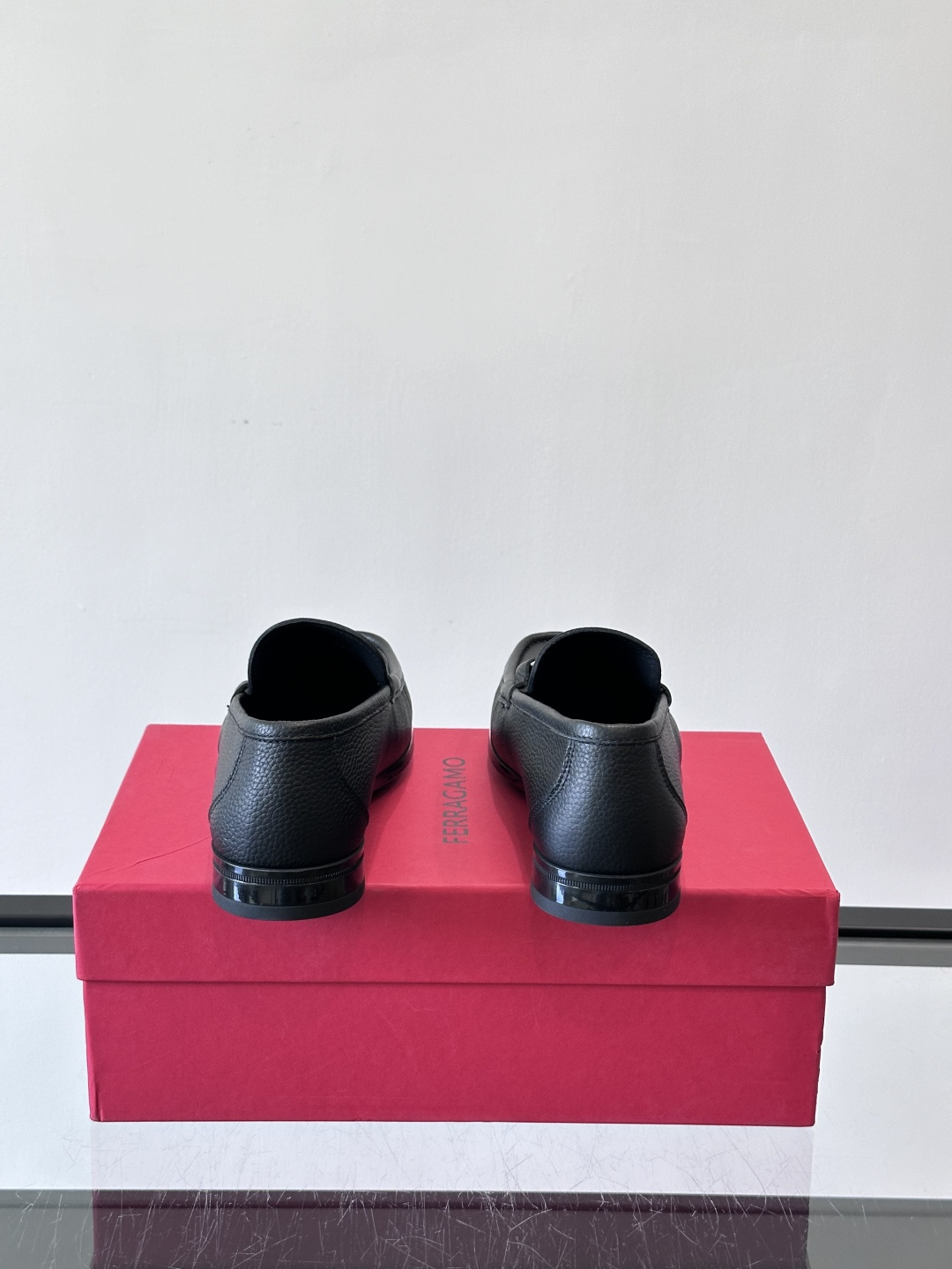 F🆕高端男士休闲皮鞋，绅士臻享 型男必备 头层牛皮鞋面 皮质质感一览无余 小牛皮透气内里，防滑大底。细节