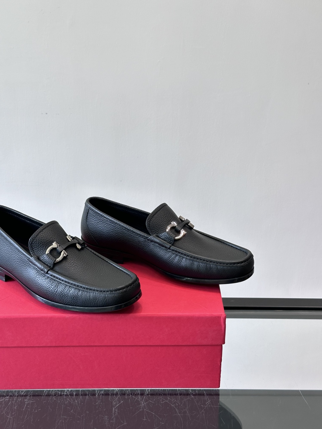 F🆕高端男士休闲皮鞋，绅士臻享 型男必备 头层牛皮鞋面 皮质质感一览无余 小牛皮透气内里，防滑大底。细节