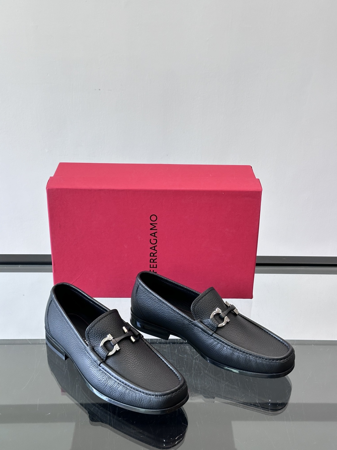 F🆕高端男士休闲皮鞋，绅士臻享 型男必备 头层牛皮鞋面 皮质质感一览无余 小牛皮透气内里，防滑大底。细节