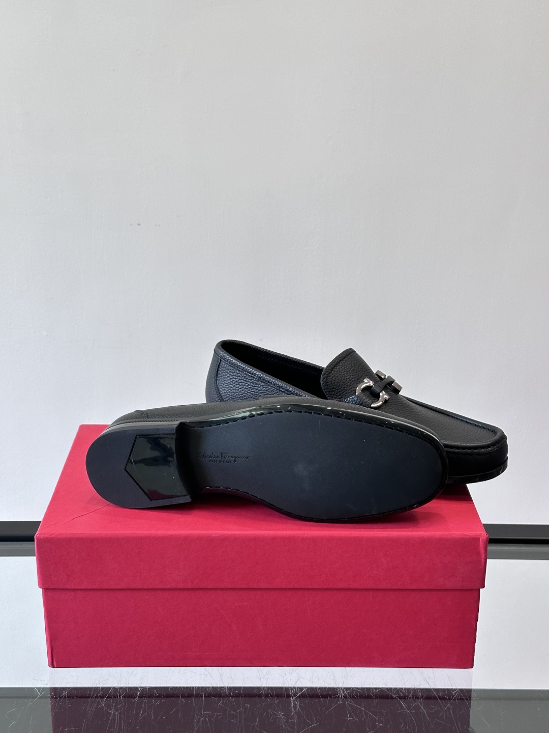 F🆕高端男士休闲皮鞋，绅士臻享 型男必备 头层牛皮鞋面 皮质质感一览无余 小牛皮透气内里，防滑大底。细节