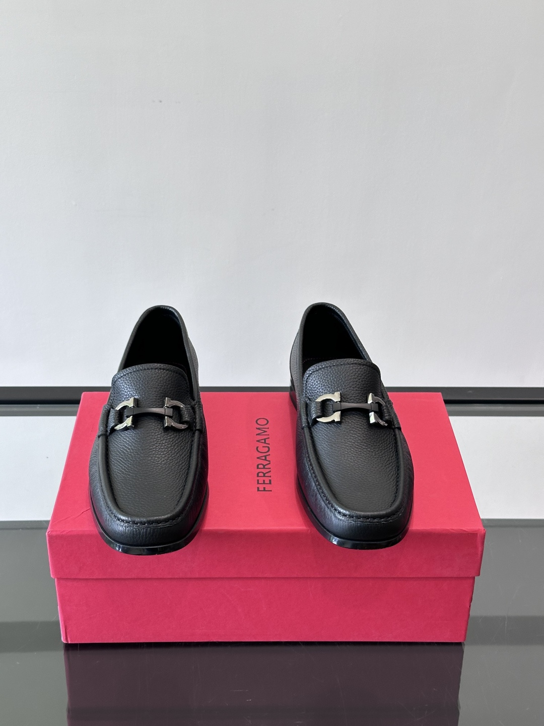 F🆕高端男士休闲皮鞋，绅士臻享 型男必备 头层牛皮鞋面 皮质质感一览无余 小牛皮透气内里，防滑大底。细节